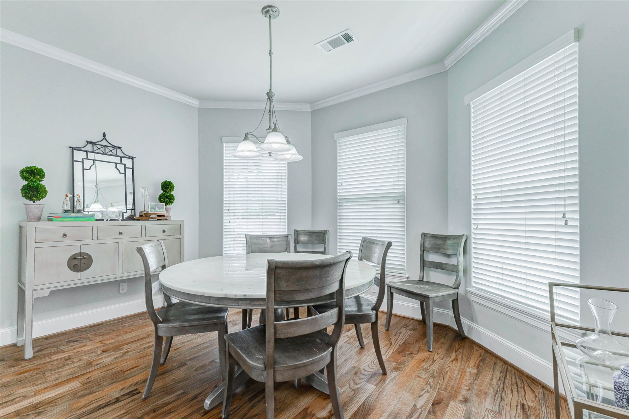 319 W 10 Street Property Photo 29