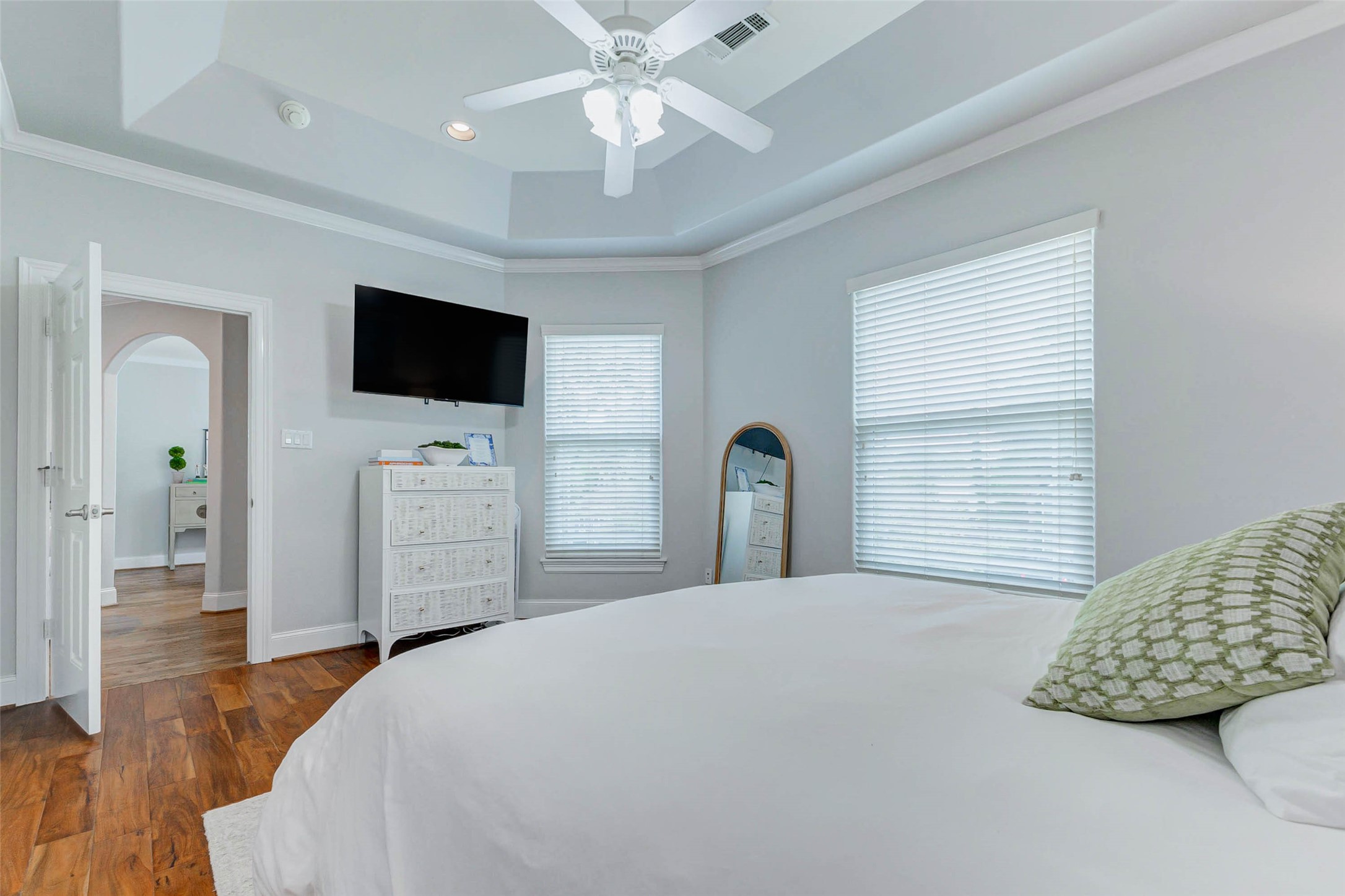 319 W 10 Street Property Photo 31