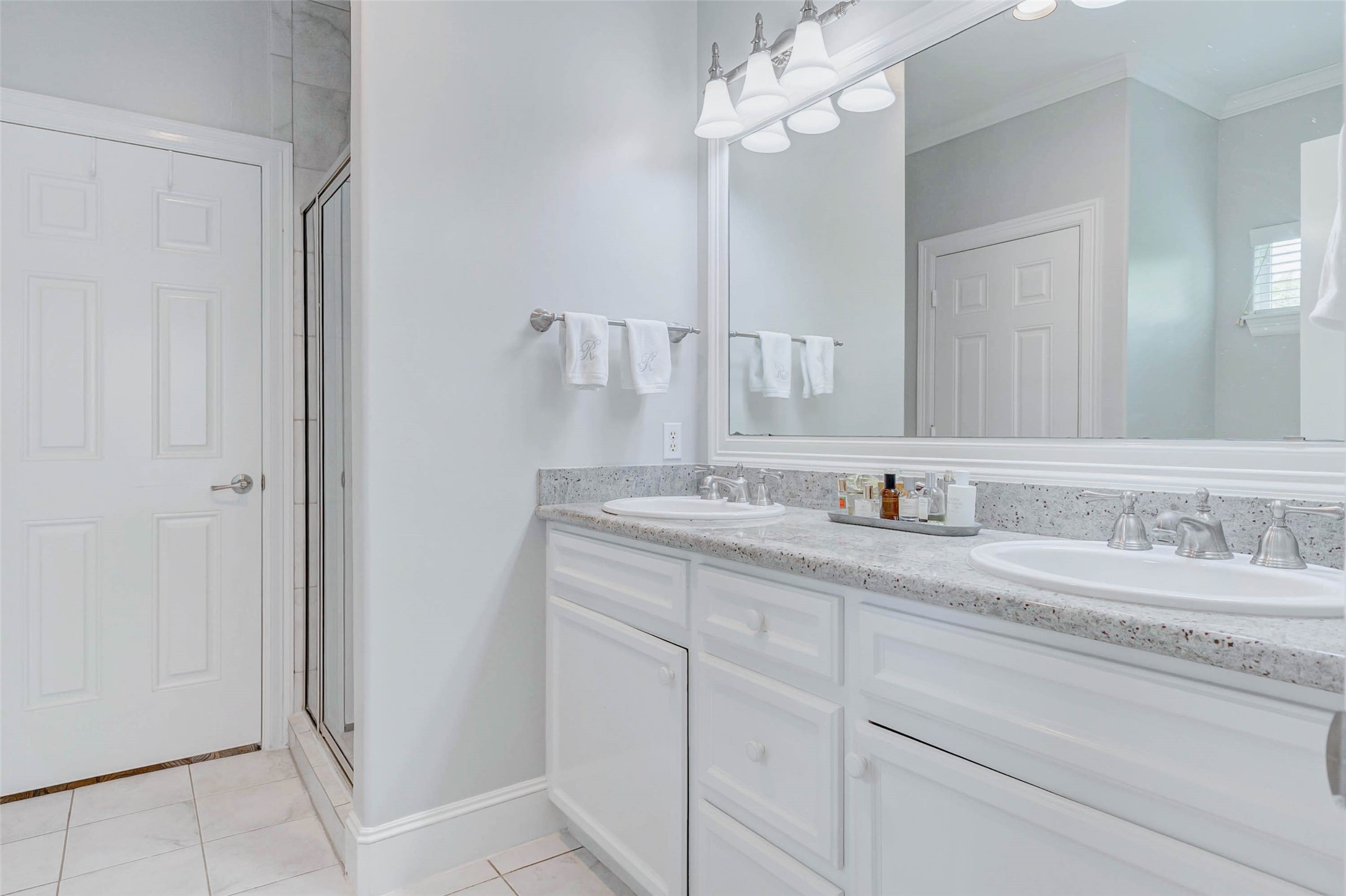 319 W 10 Street Property Photo 32