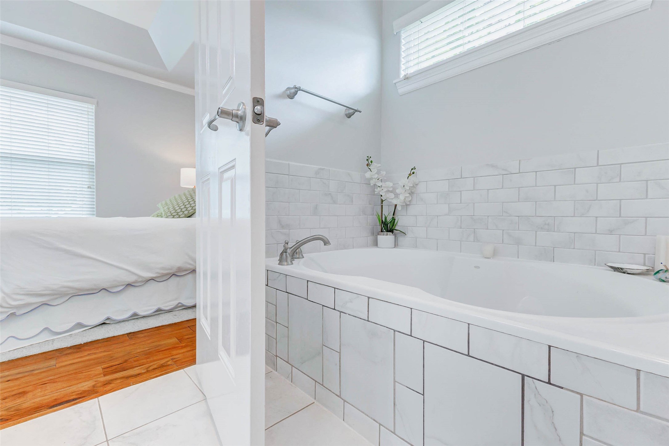 319 W 10 Street Property Photo 33