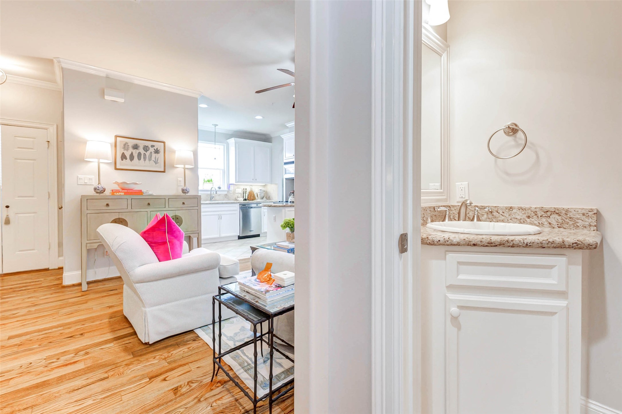 319 W 10 Street Property Photo 34