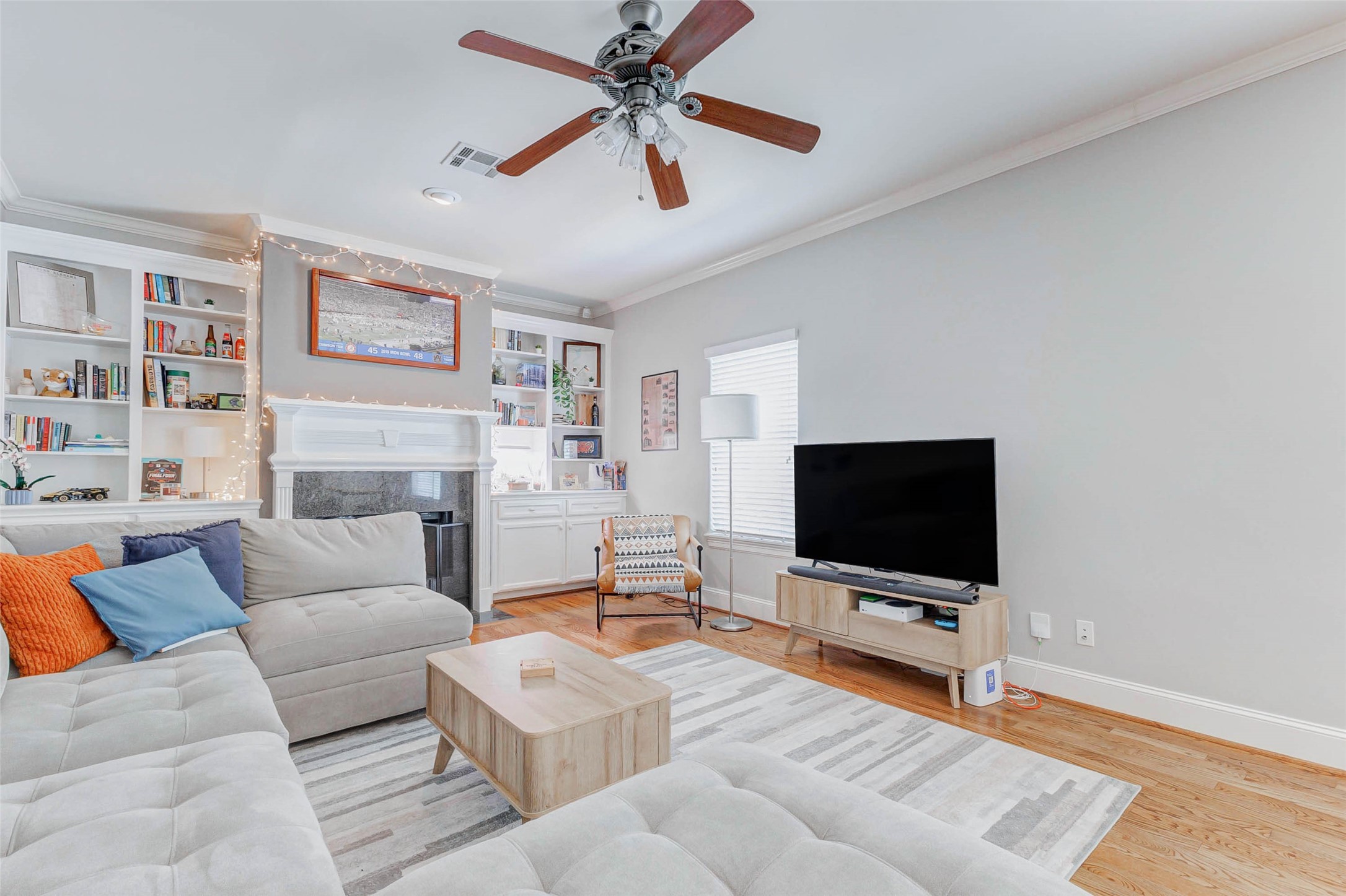 319 W 10 Street Property Photo 39