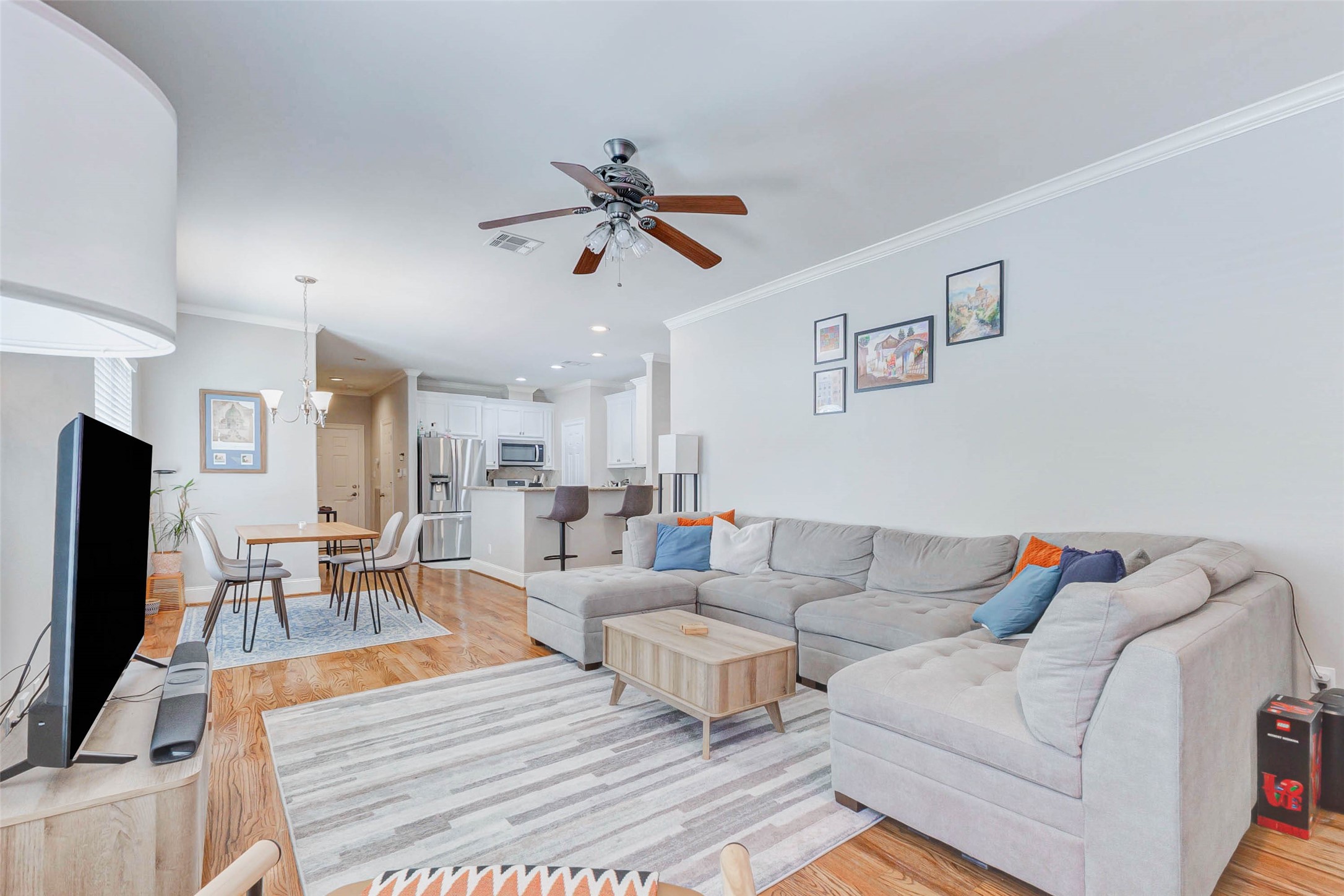 319 W 10 Street Property Photo 40