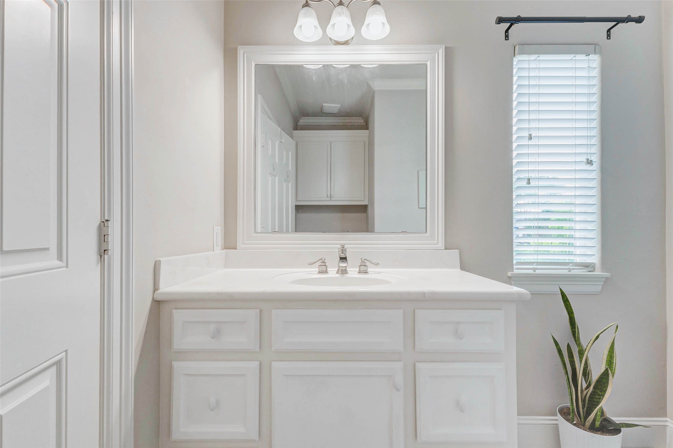 319 W 10 Street Property Photo 41