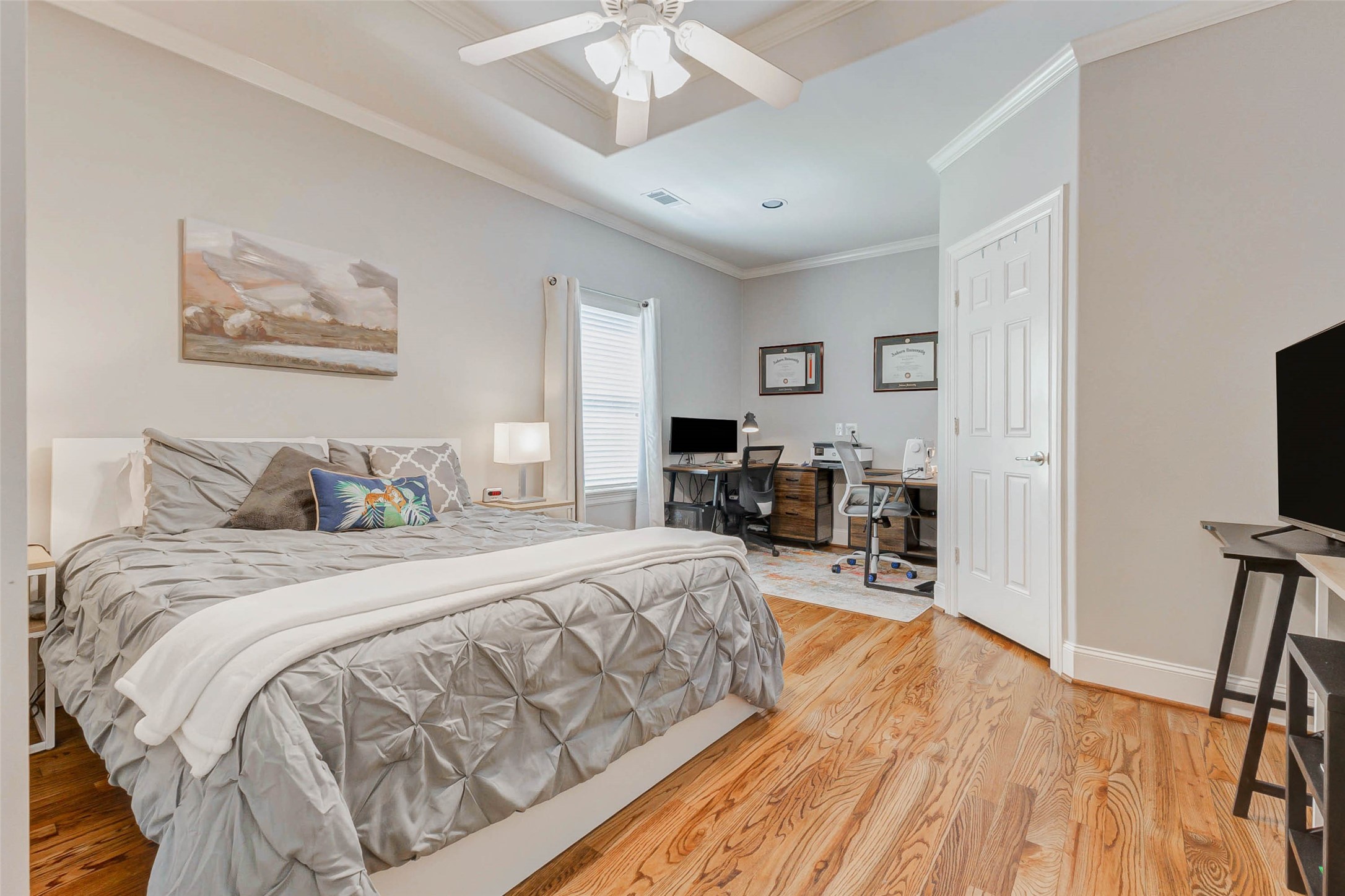 319 W 10 Street Property Photo 43