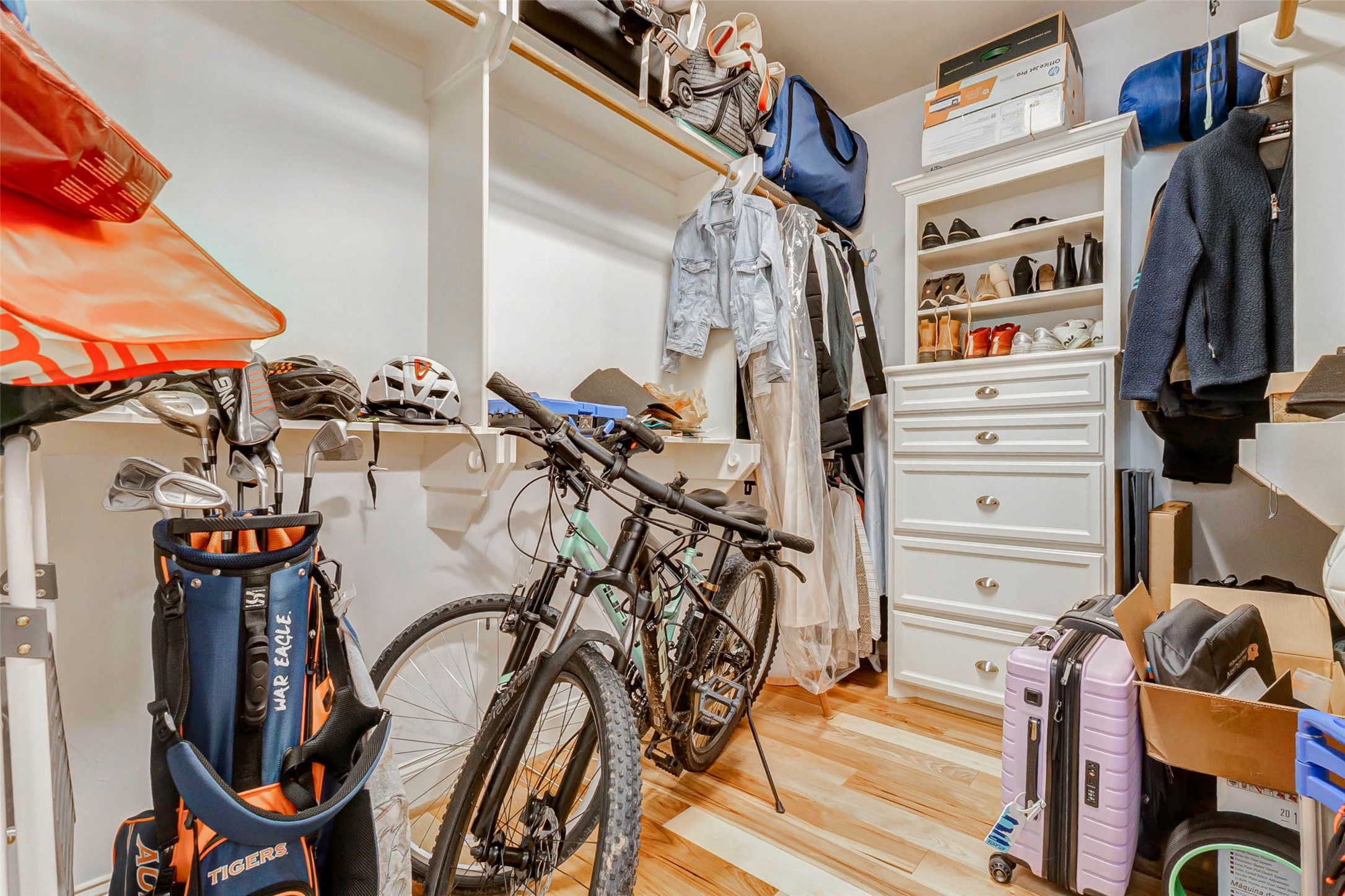 319 W 10 Street Property Photo 44