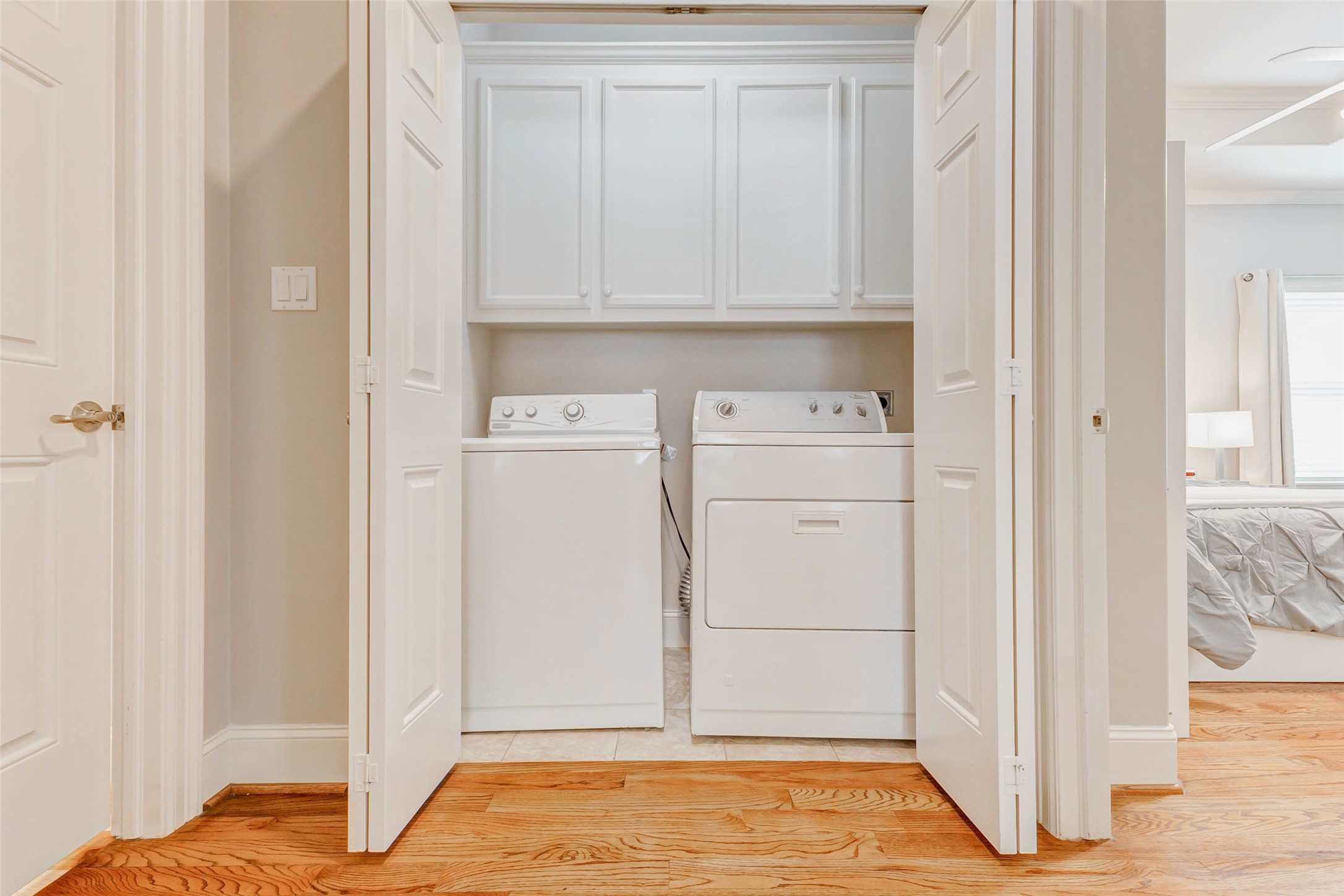 319 W 10 Street Property Photo 48