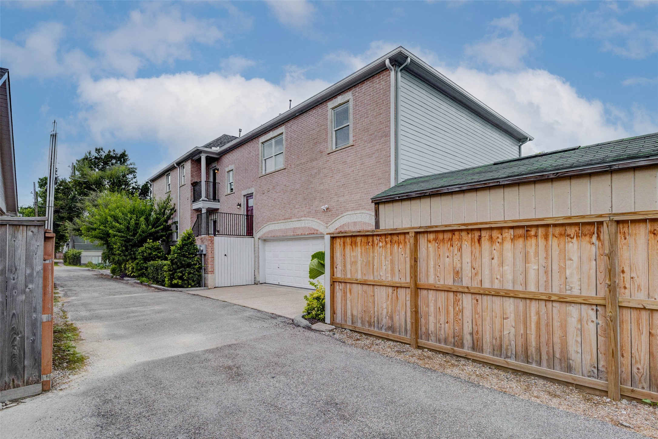 319 W 10 Street Property Photo 50