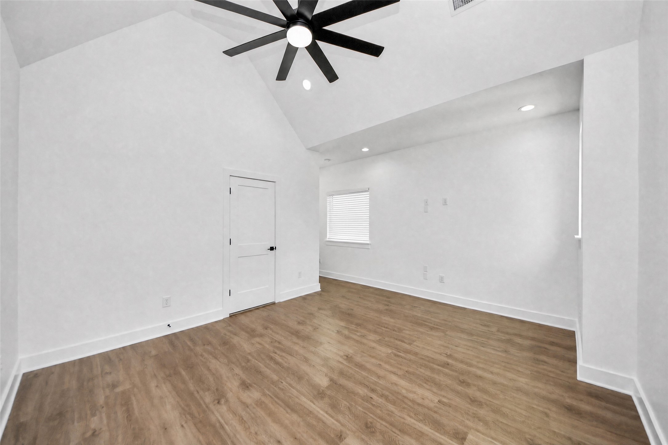 5029 Broom Street C Property Photo 9