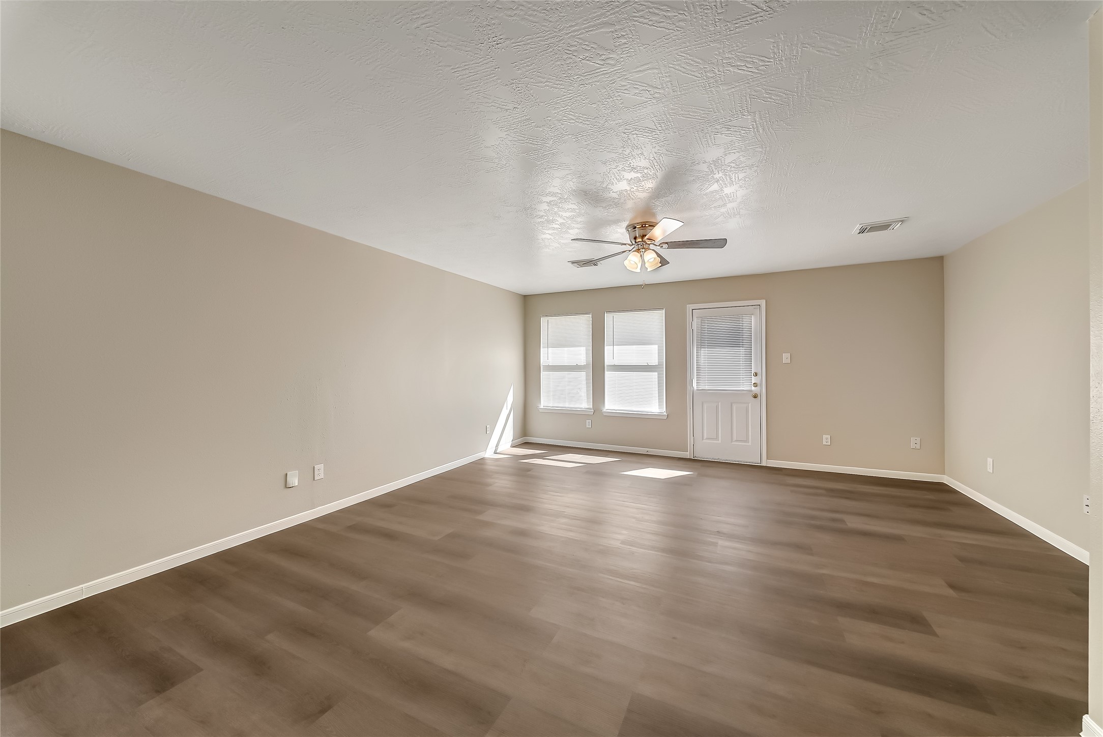 7522 Drifting Willow Court Property Photo 4