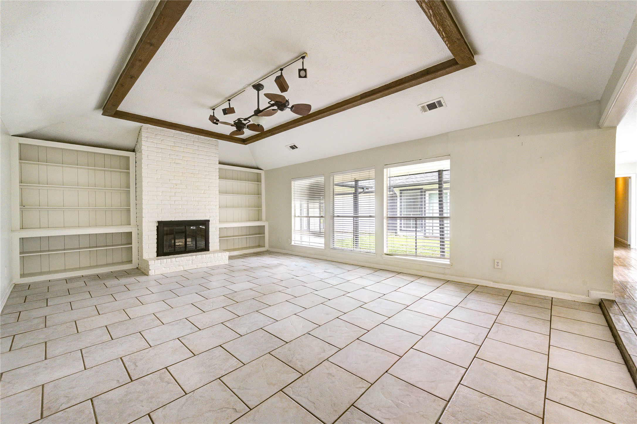 8107 Durklyn Lane Property Photo 4