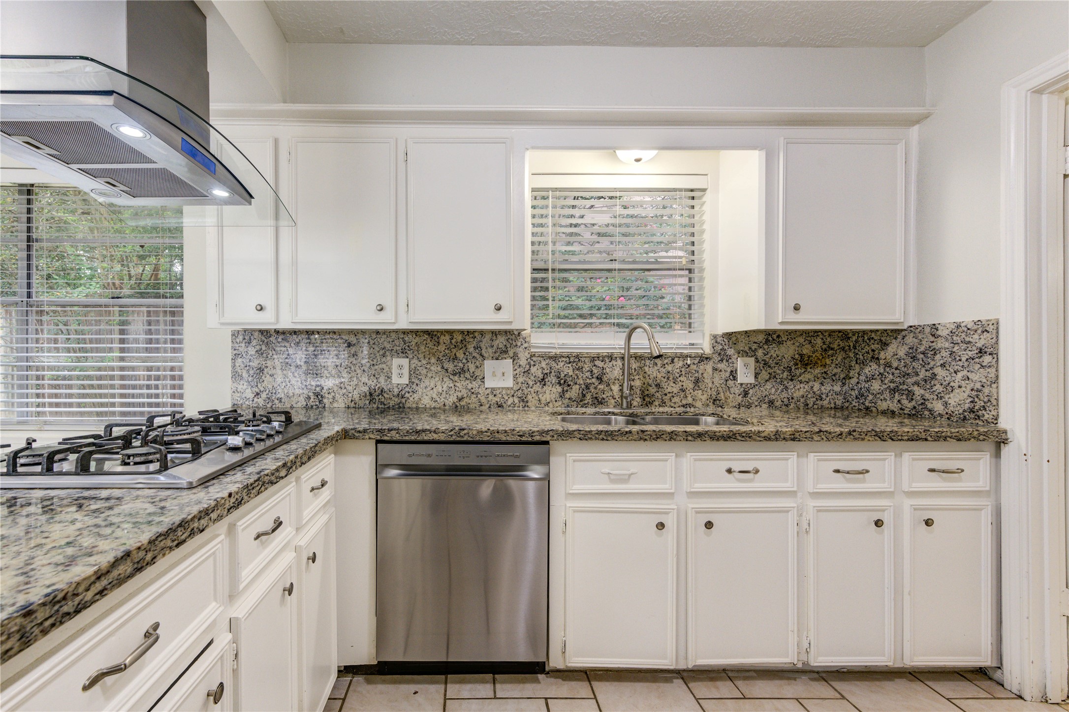 8107 Durklyn Lane Property Photo 6