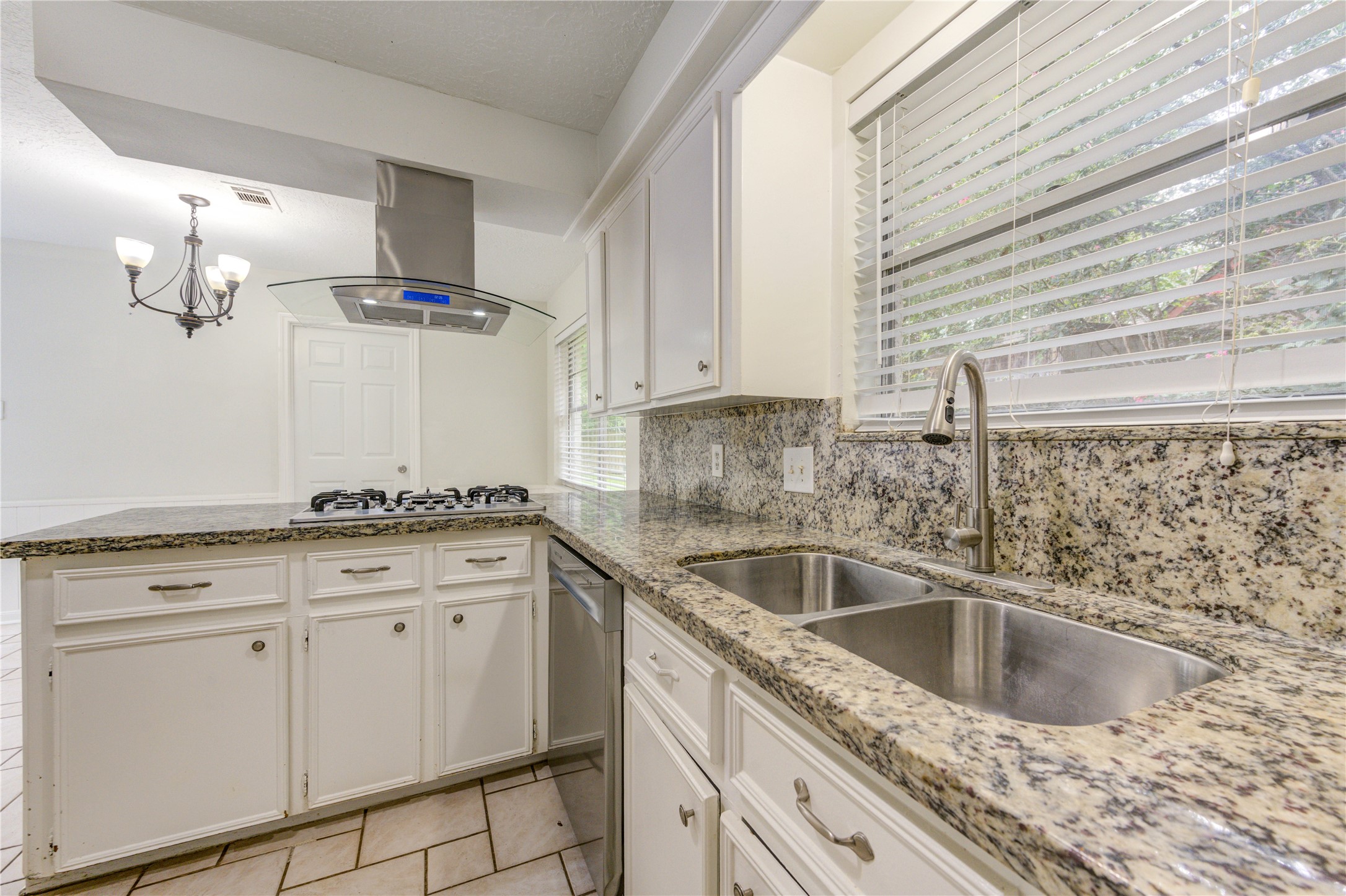 8107 Durklyn Lane Property Photo 7