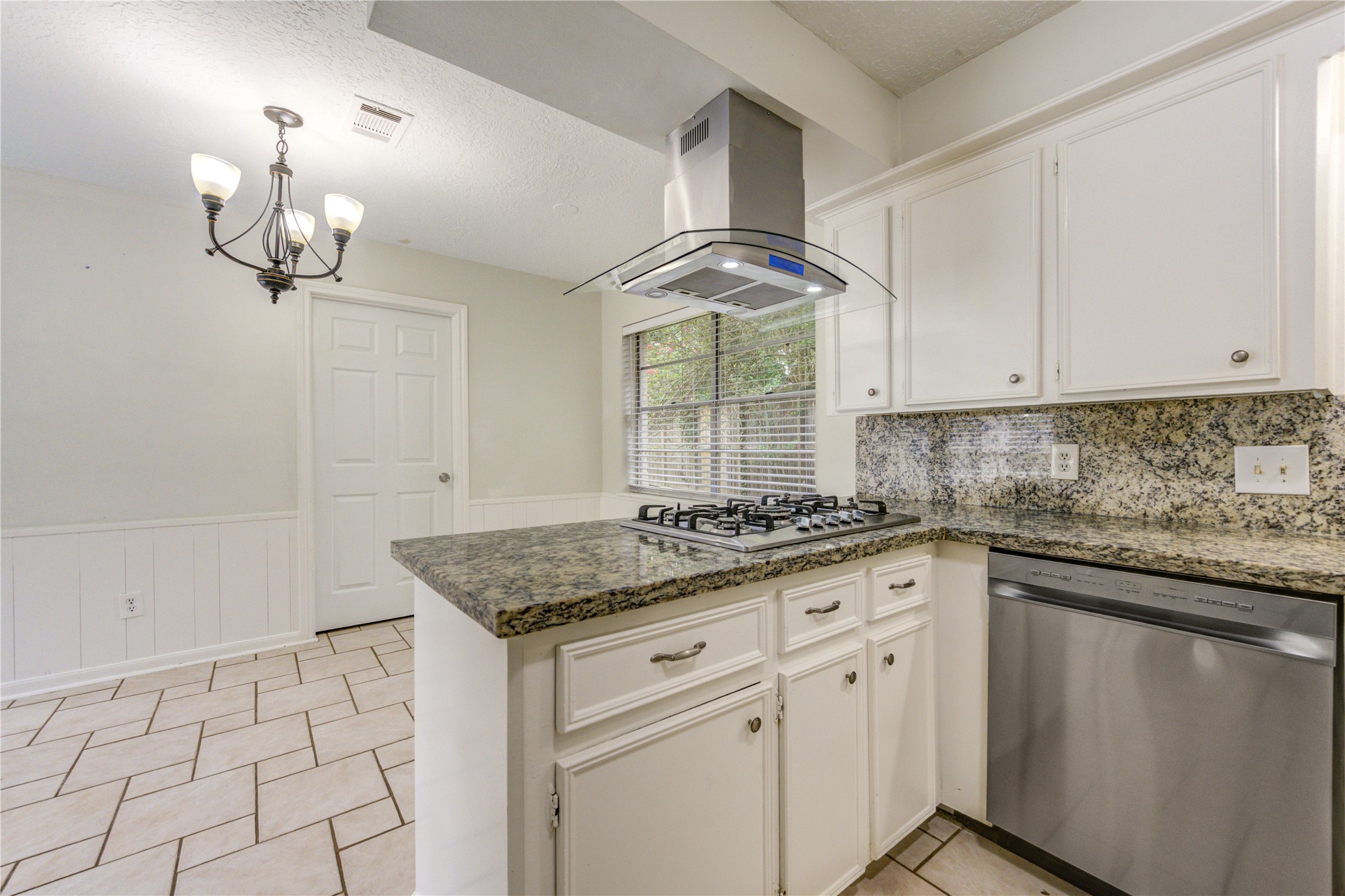 8107 Durklyn Lane Property Photo 8