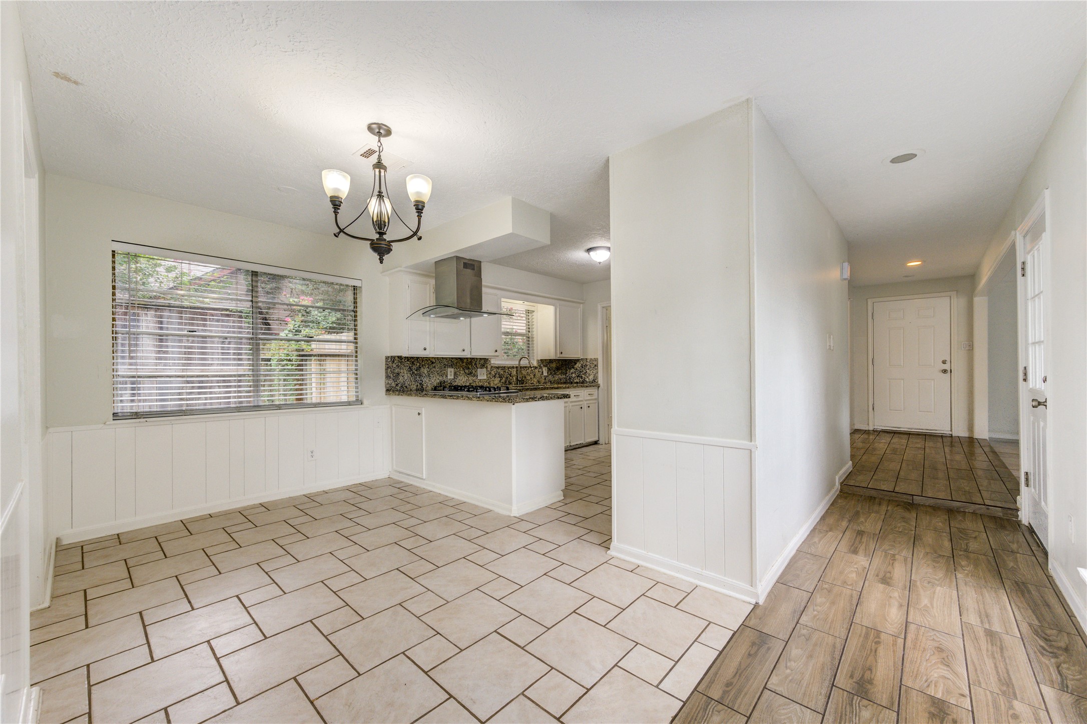 8107 Durklyn Lane Property Photo 11