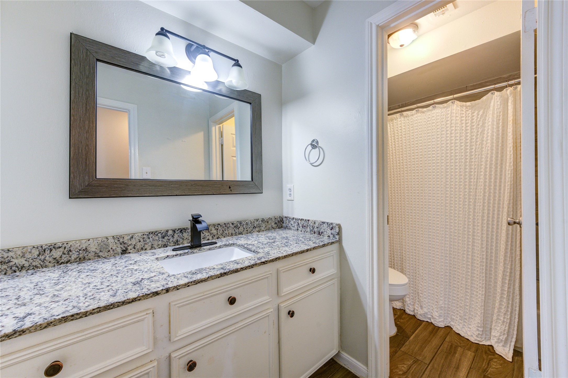 8107 Durklyn Lane Property Photo 22