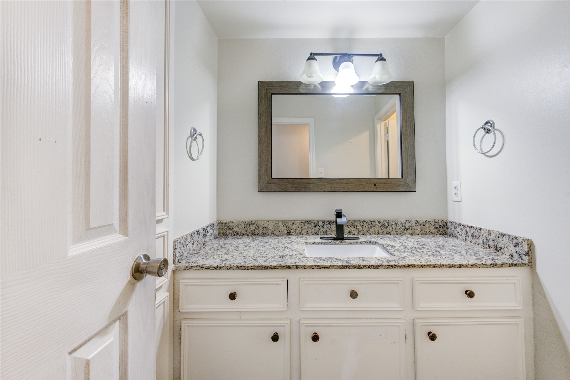 8107 Durklyn Lane Property Photo 23