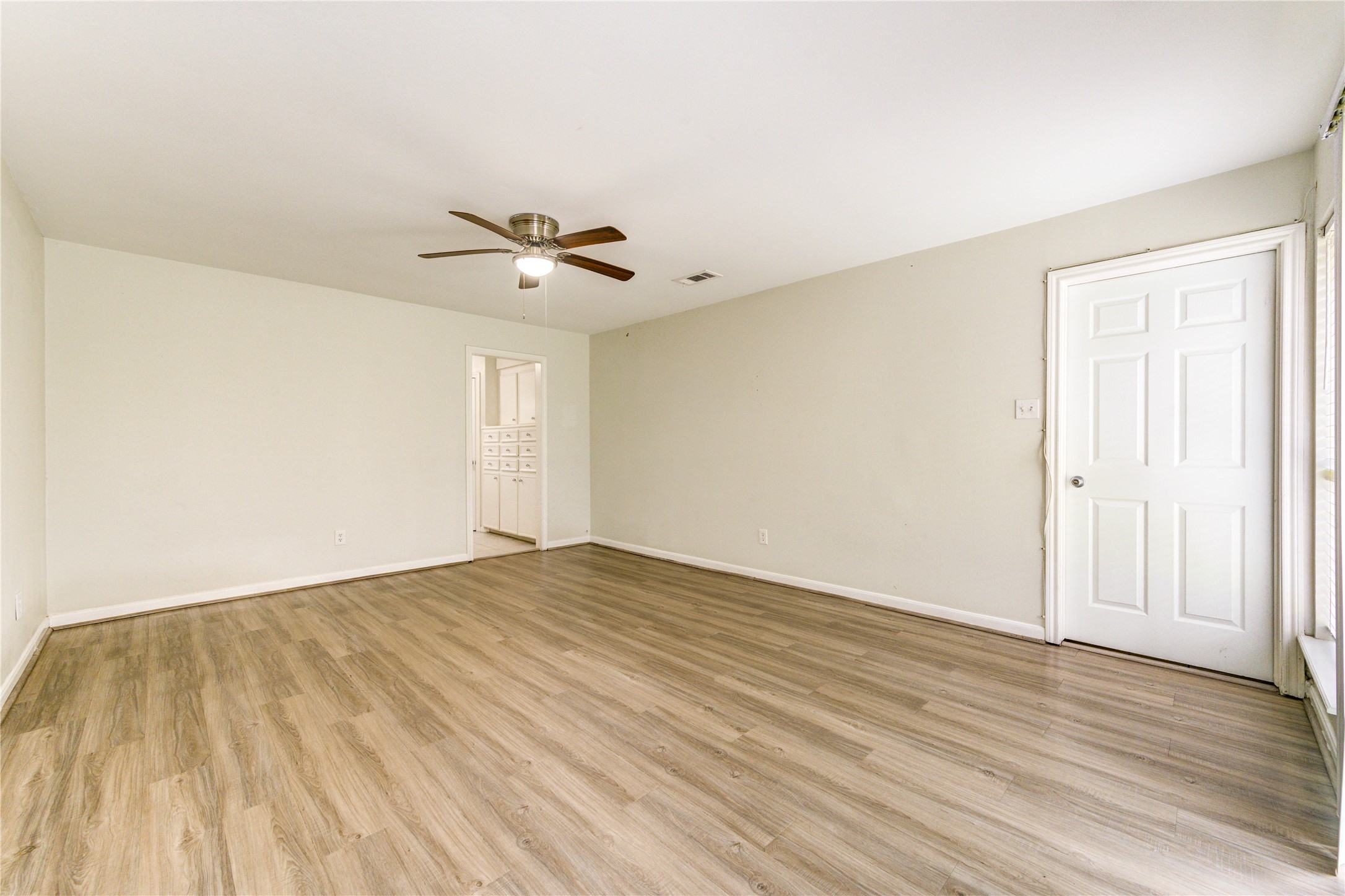 8107 Durklyn Lane Property Photo 32