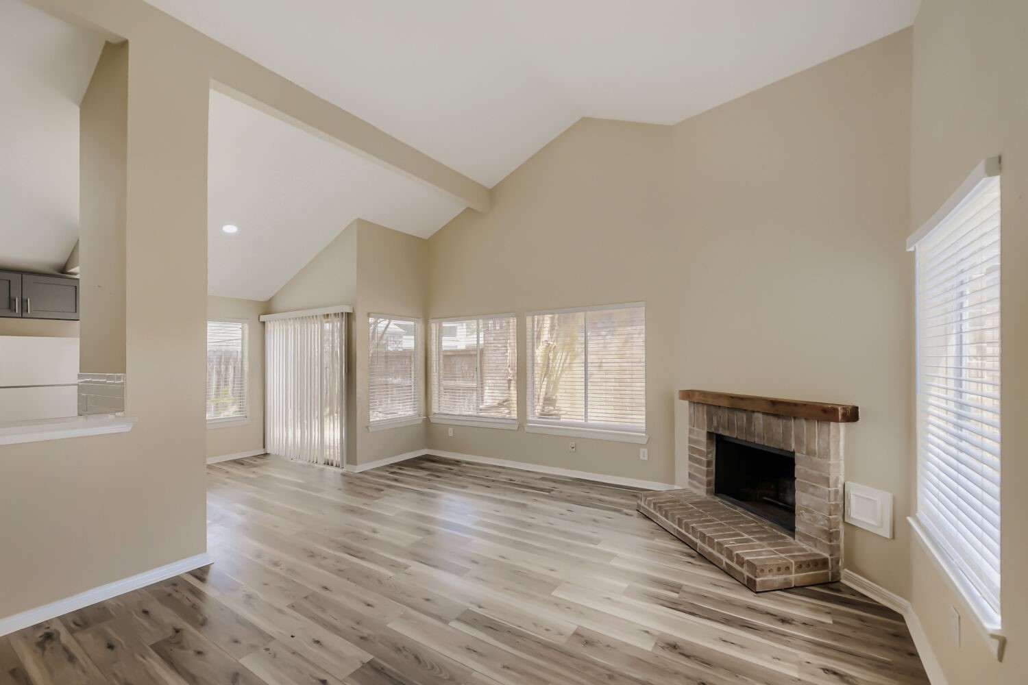 18558 Meadows Way Drive Property Photo 6