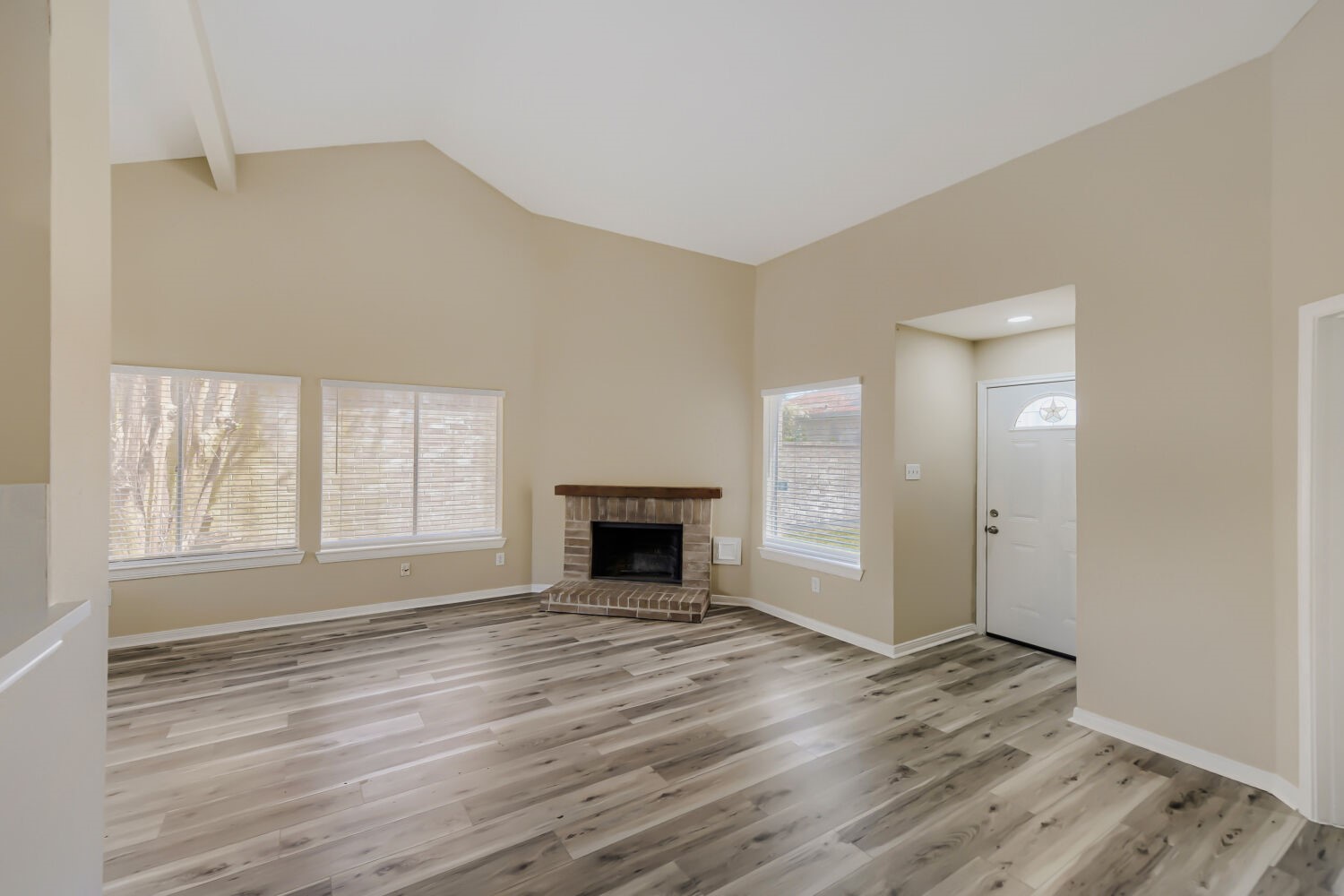 18558 Meadows Way Drive Property Photo 7