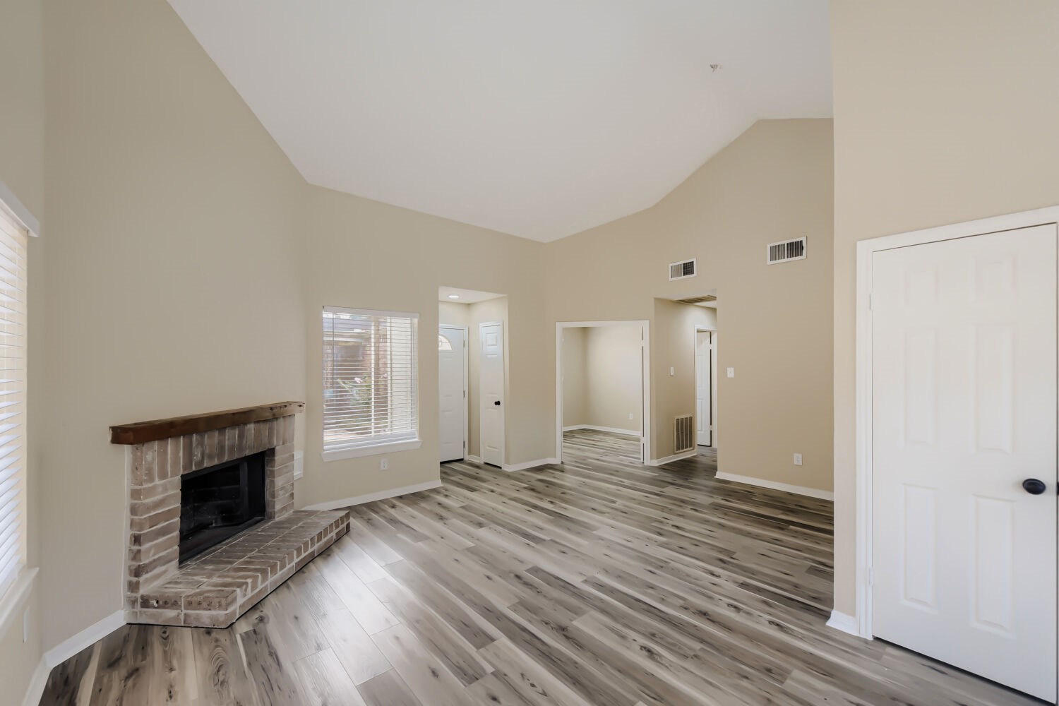 18558 Meadows Way Drive Property Photo 8