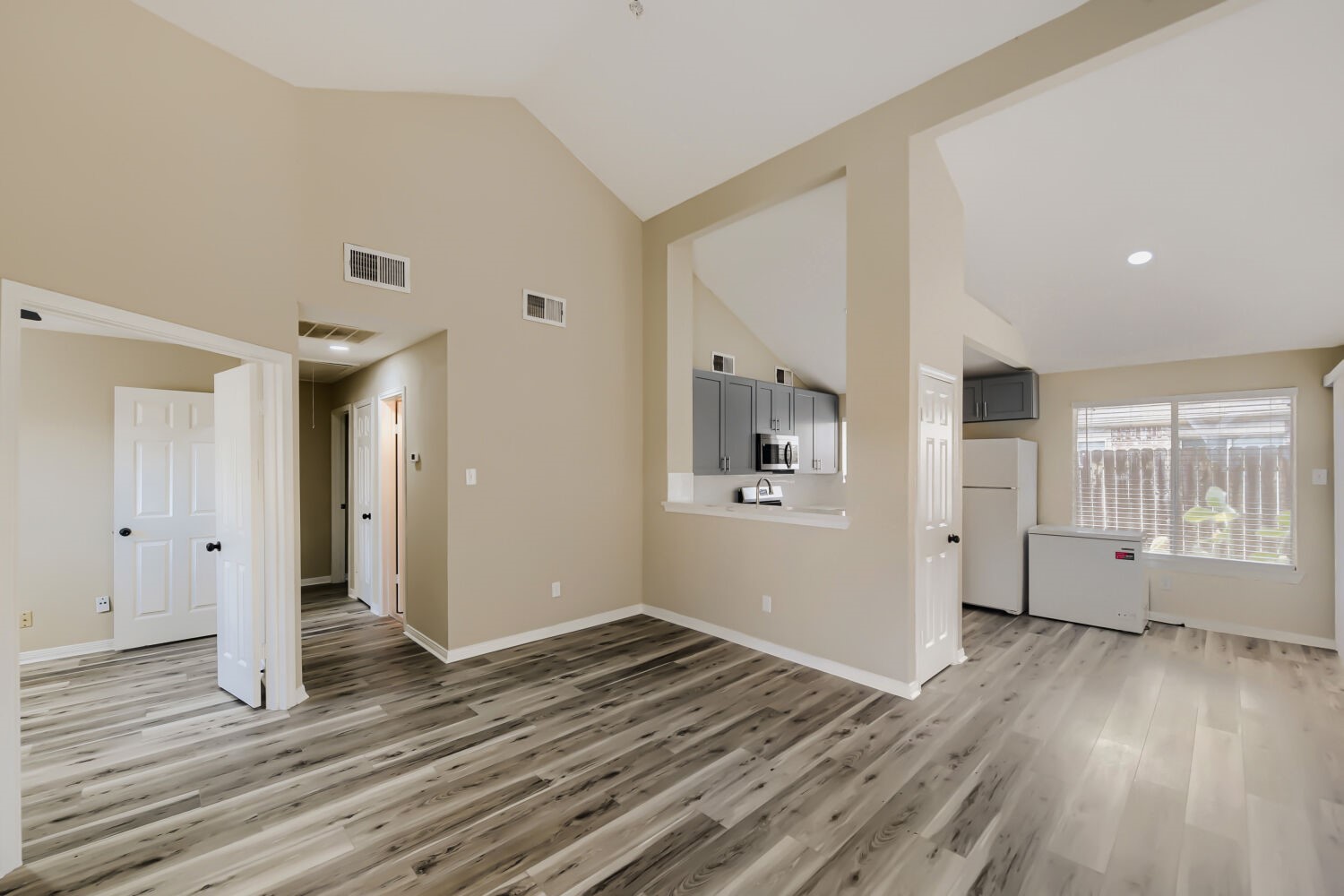 18558 Meadows Way Drive Property Photo 15