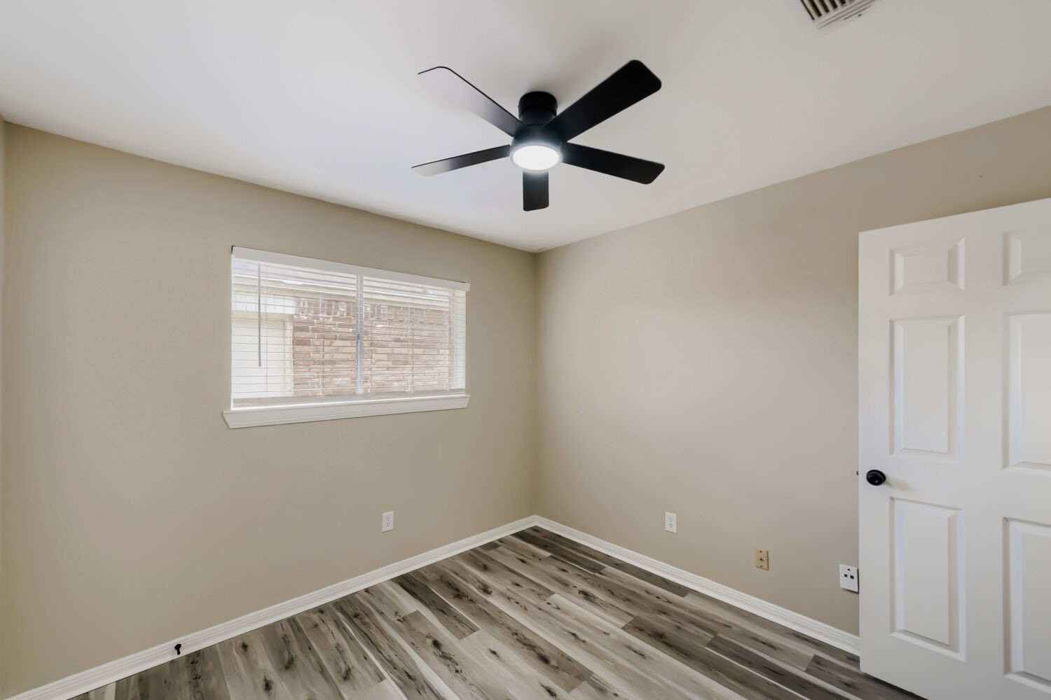 18558 Meadows Way Drive Property Photo 18