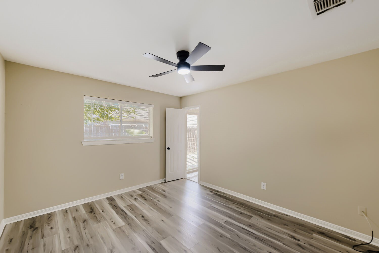 18558 Meadows Way Drive Property Photo 22