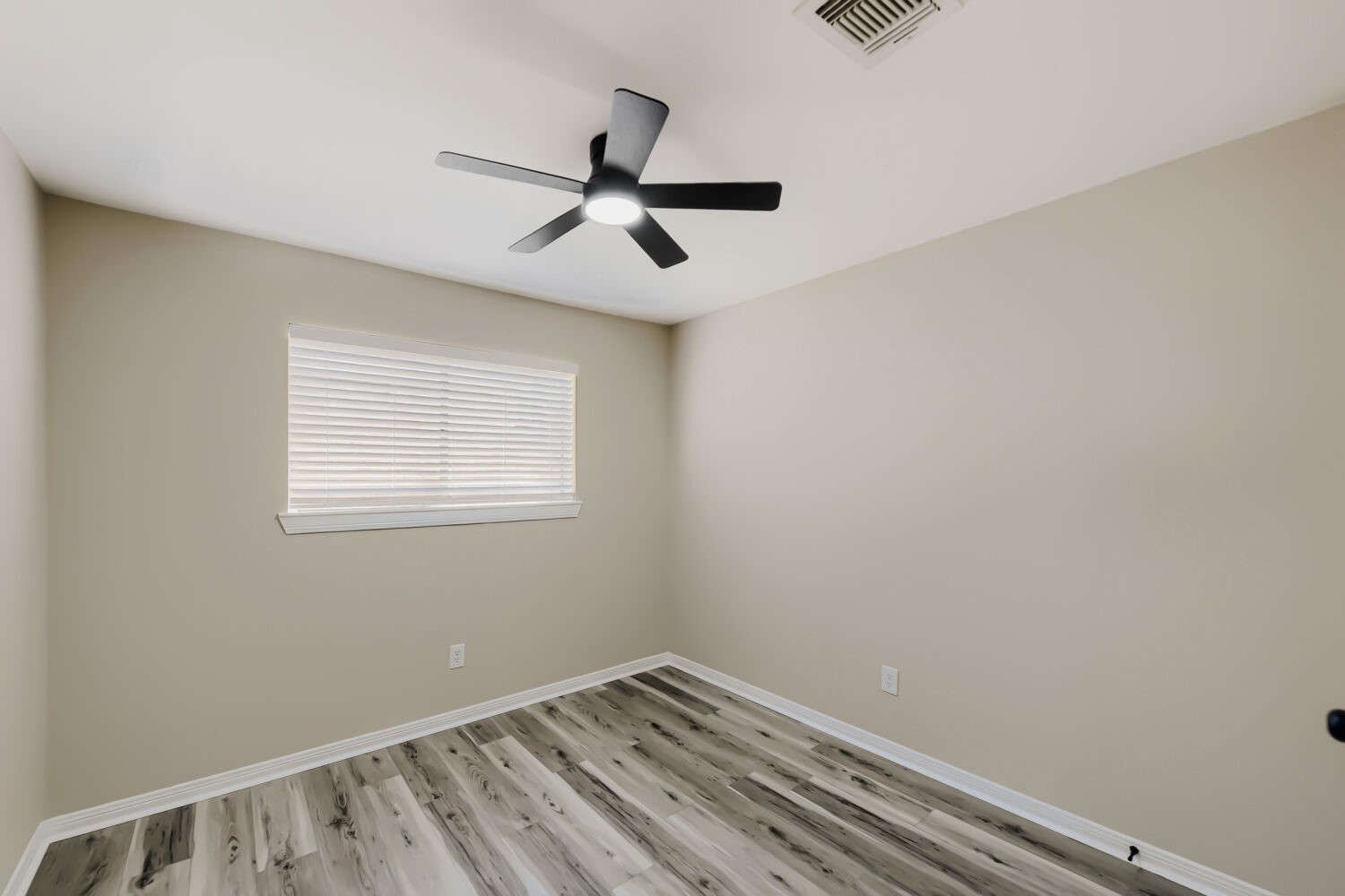 18558 Meadows Way Drive Property Photo 23