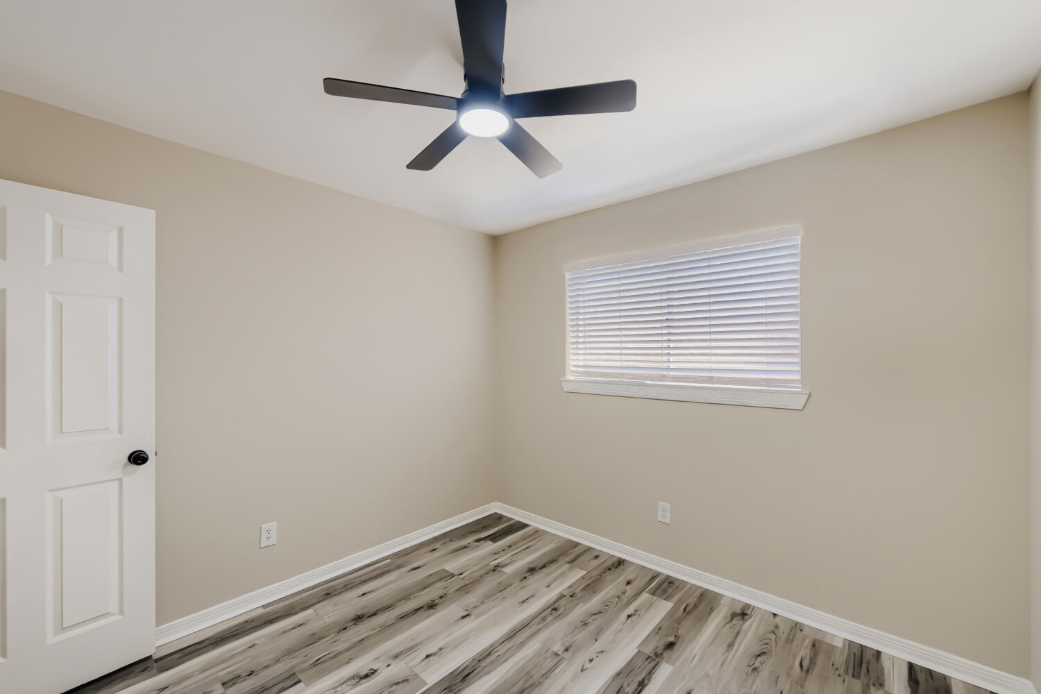 18558 Meadows Way Drive Property Photo 24