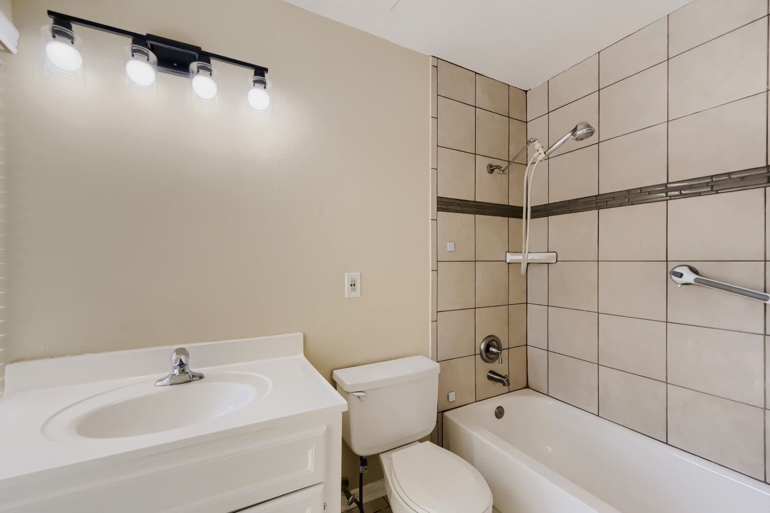 18558 Meadows Way Drive Property Photo 28