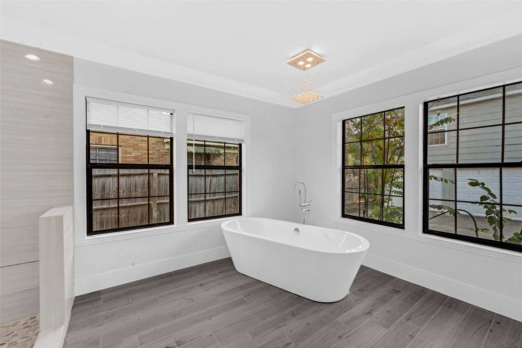 1633 Fourcade Street B Property Photo 3