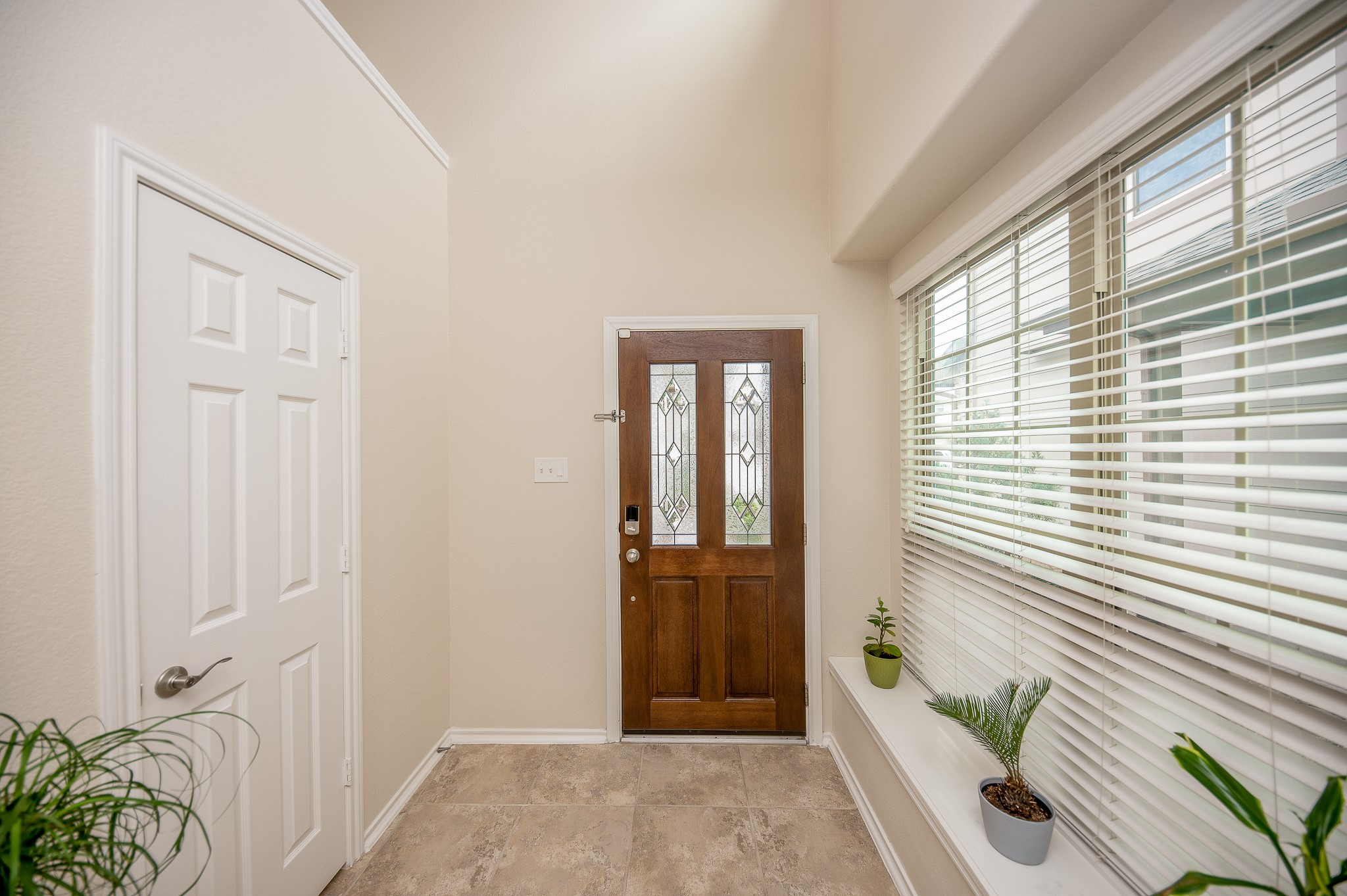 6442 Calgary Woods Lane Property Photo 3