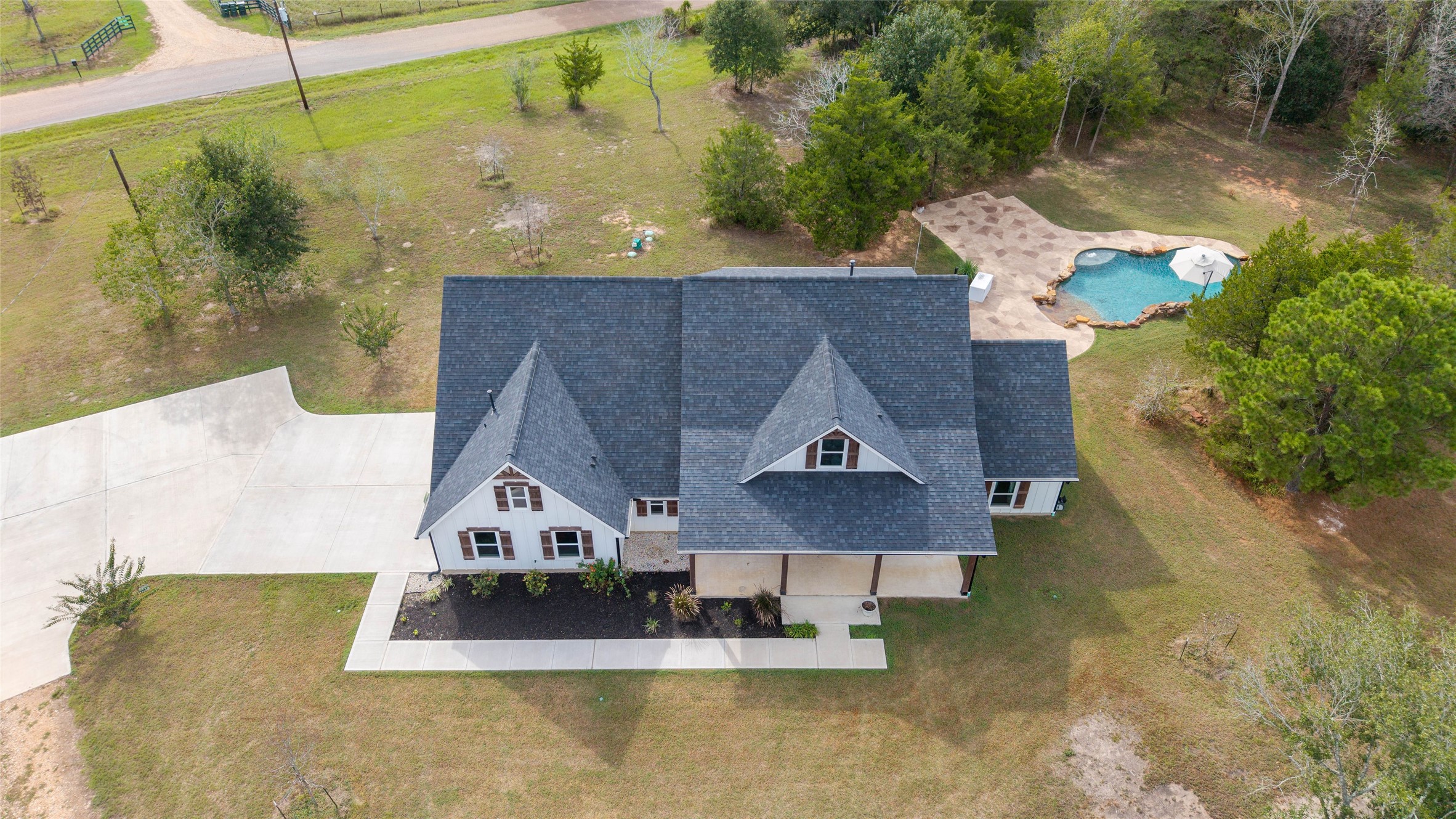 1011 Bonfire West Road Property Photo 4
