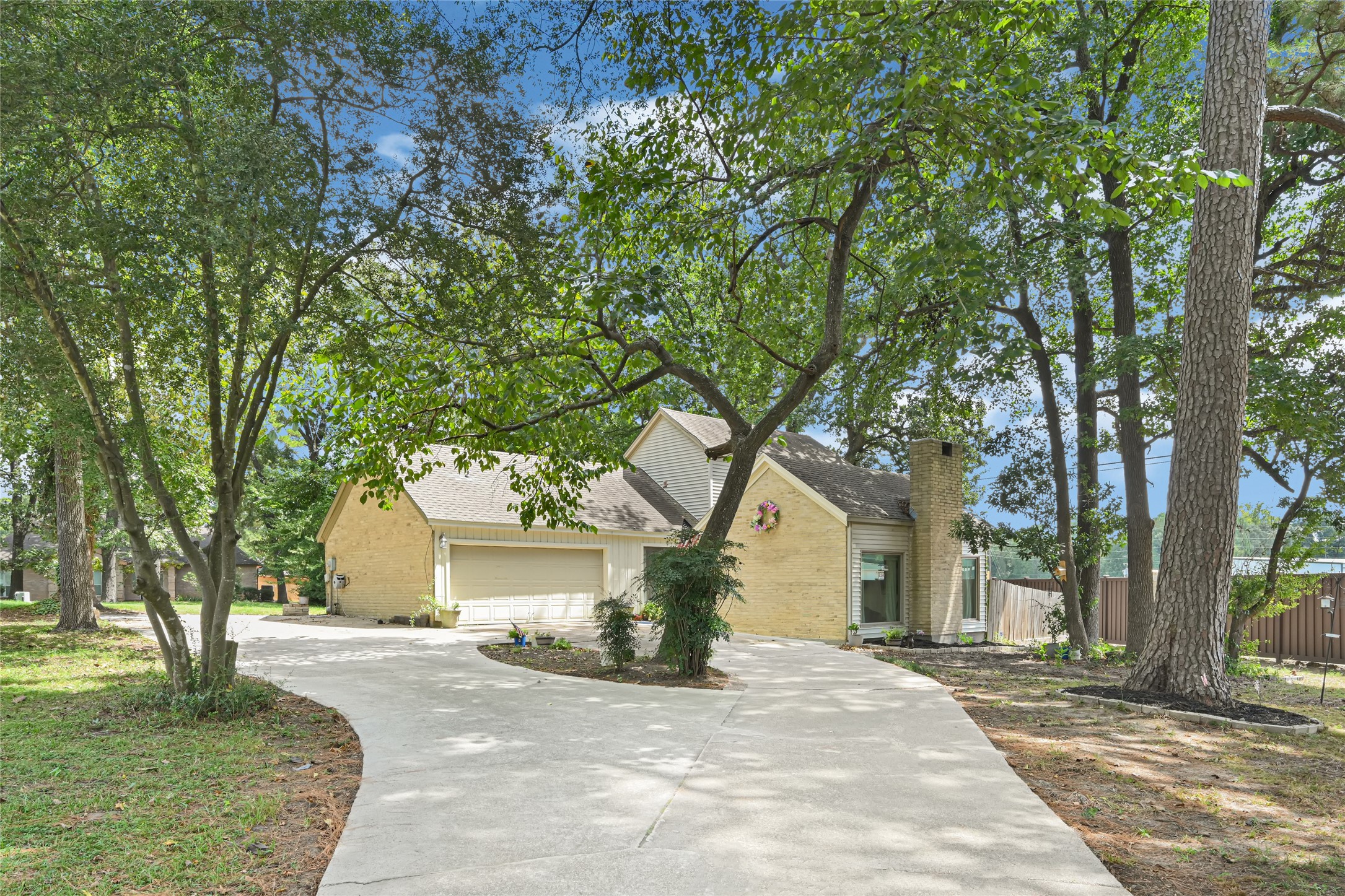 71 April Wind Drive S Property Photo 3