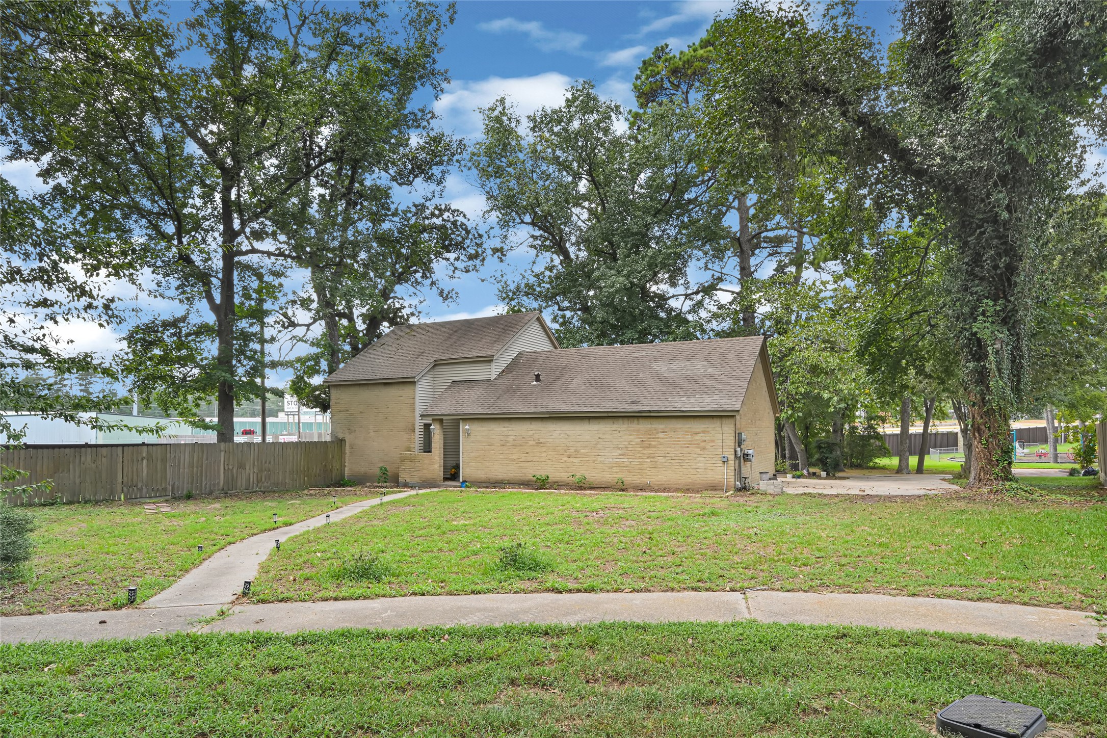 71 April Wind Drive S Property Photo 27