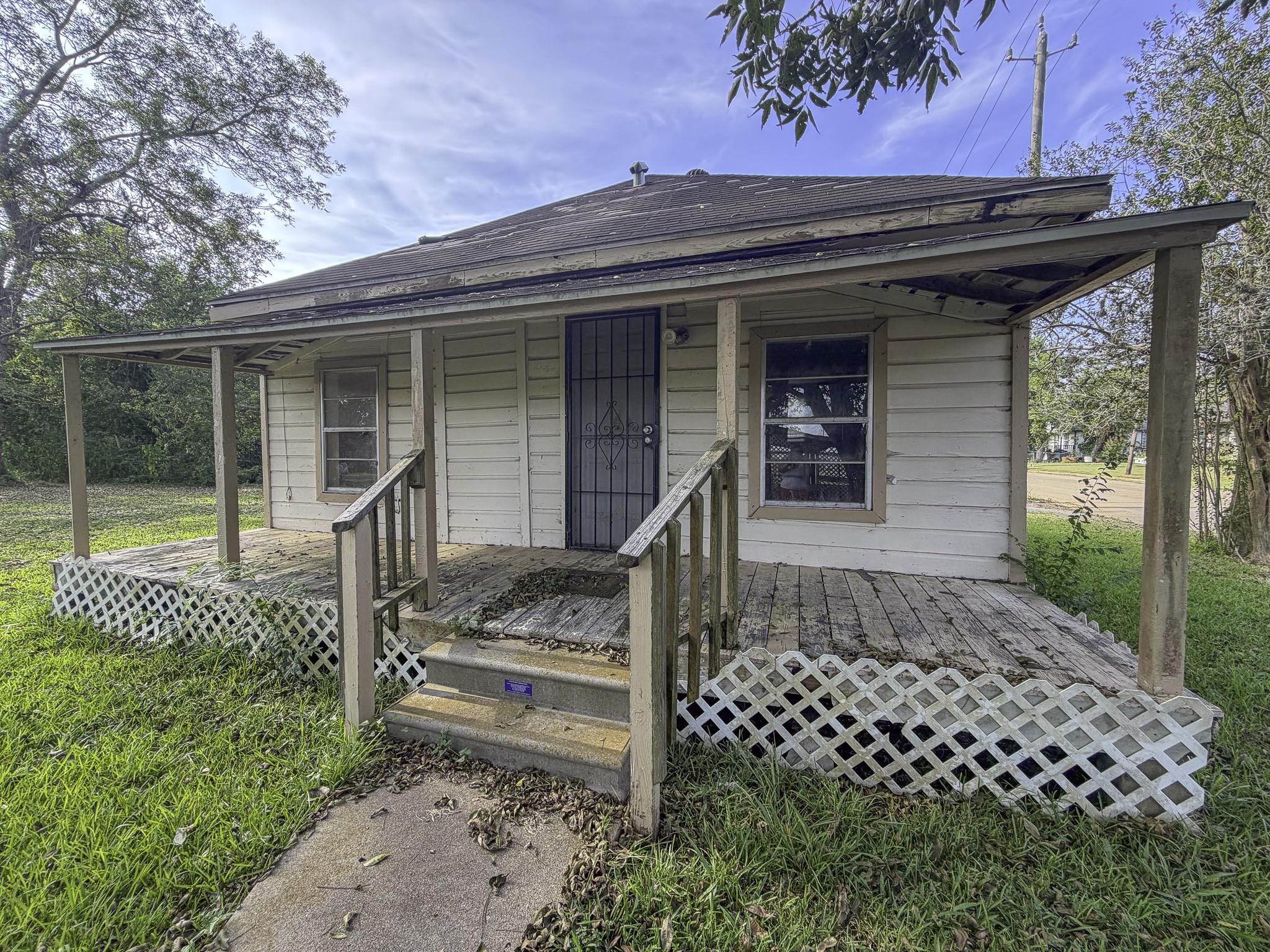 702 Mattie Street Property Photo 1