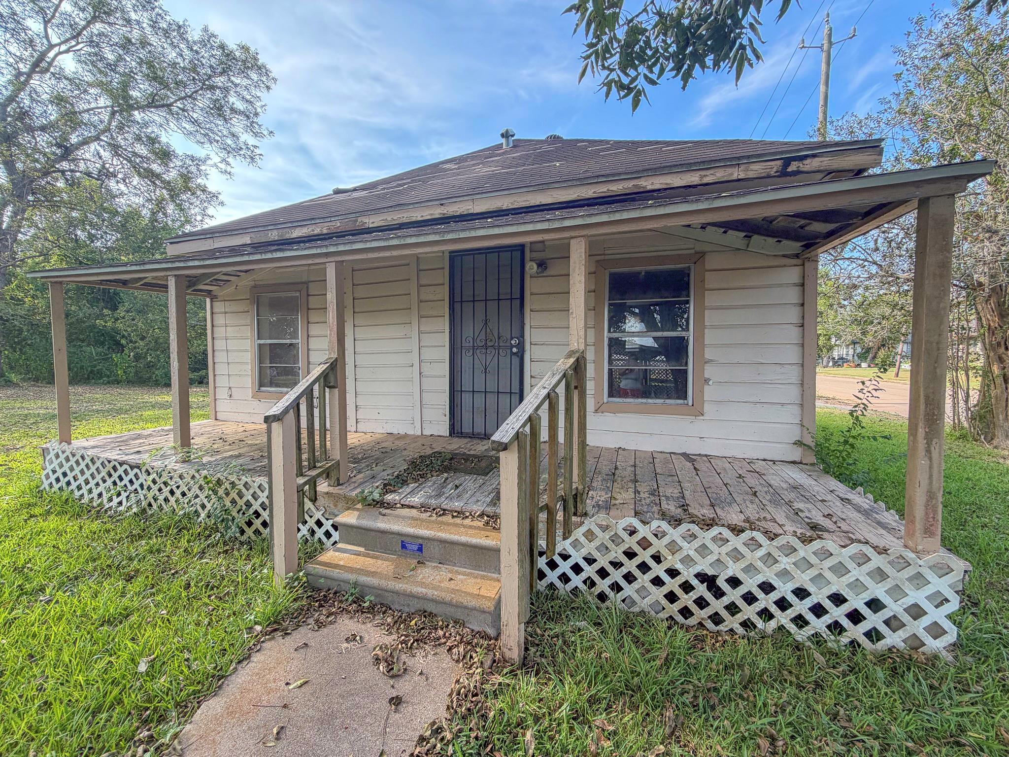 702 Mattie Street, Wharton Tx 77488 Property Photo 1