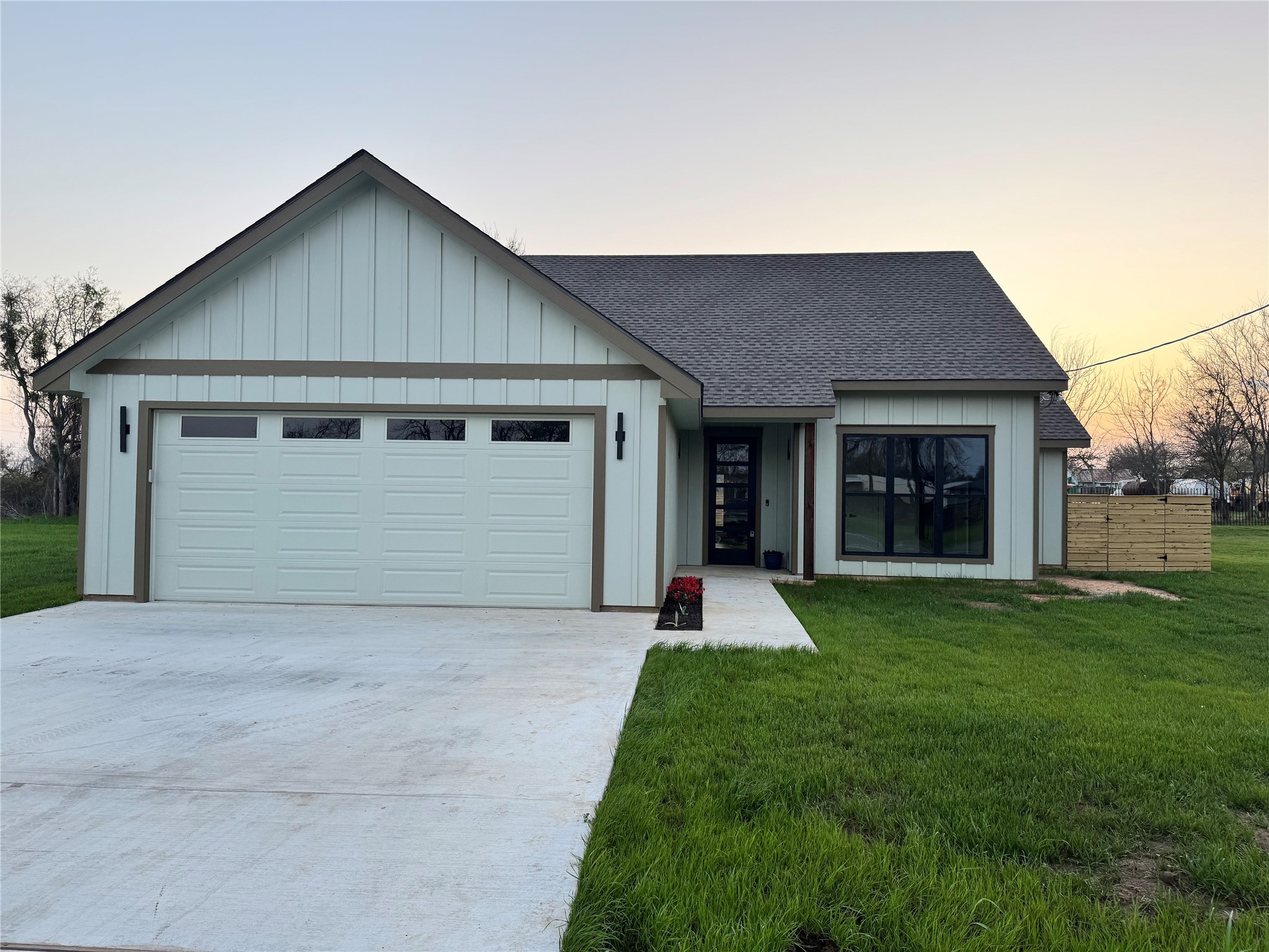1099 White Tail Cove Property Photo