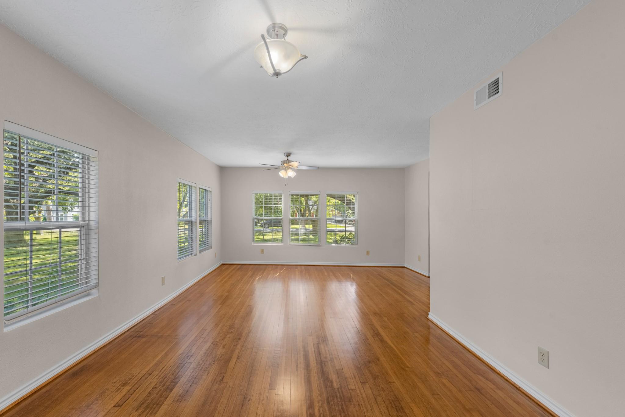 7475 Ashburn Street Property Photo 4