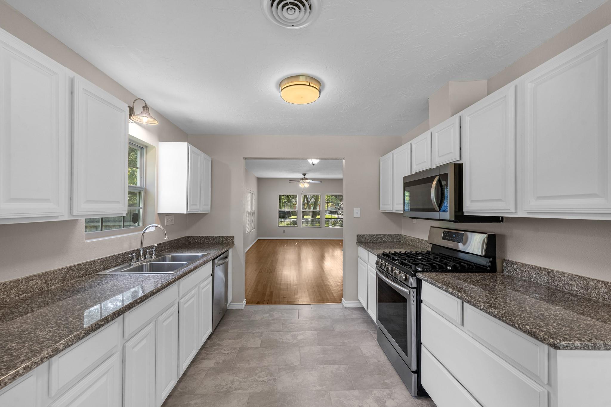 7475 Ashburn Street, Houston Tx 77061 Property Photo 7