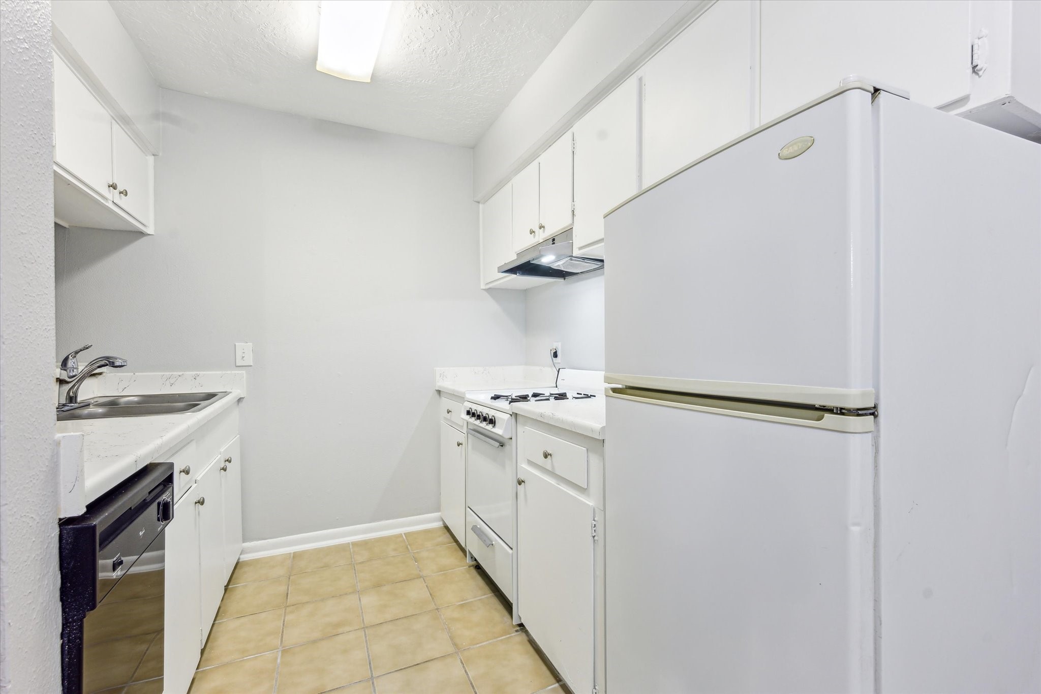 1645 W Main Street 11 Property Photo 4