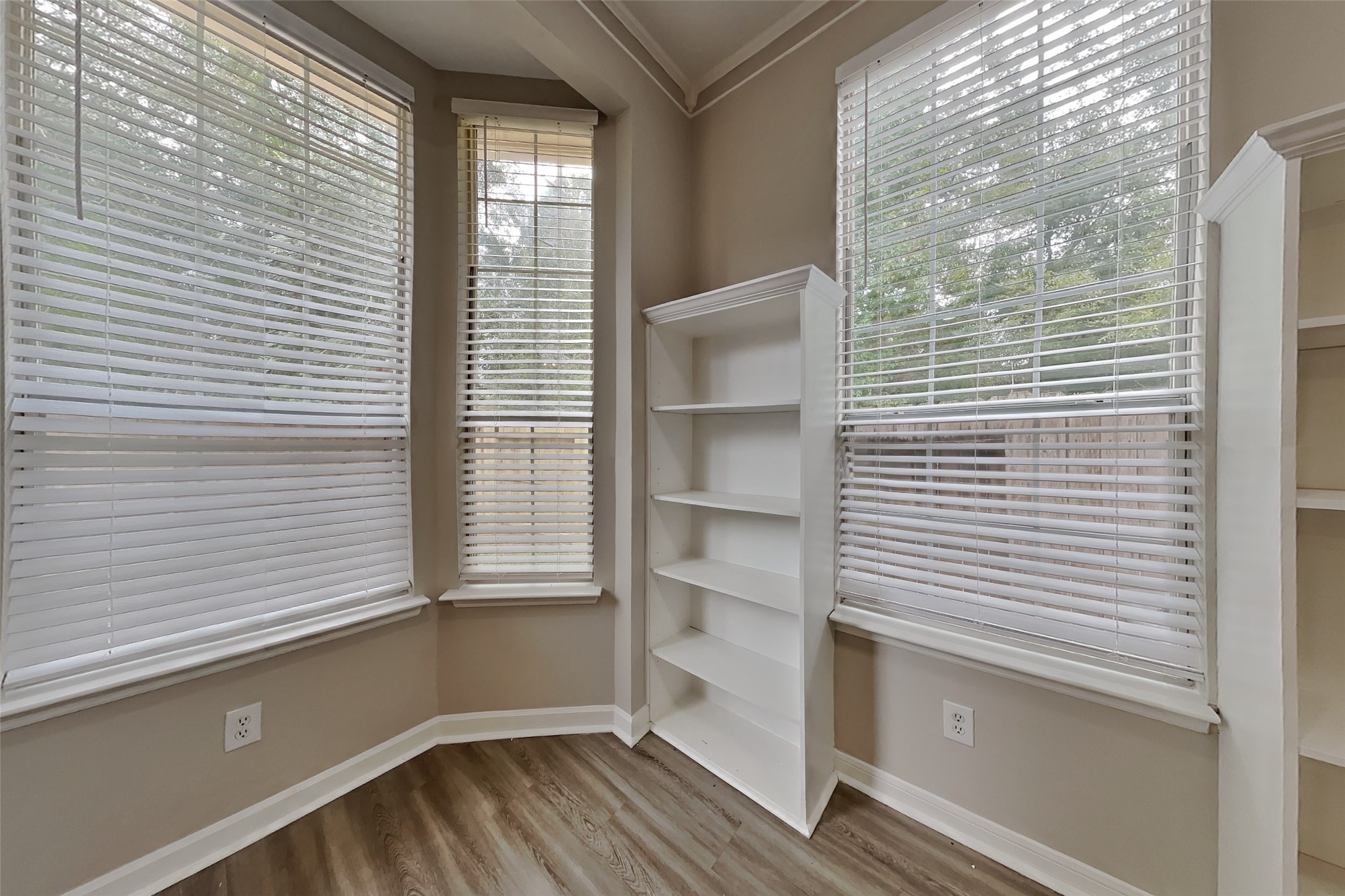 5302 Cedar Lodge Court Property Photo 5