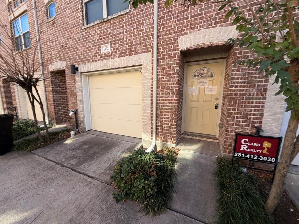 2710 Hullsmith Drive 701 Property Photo 3