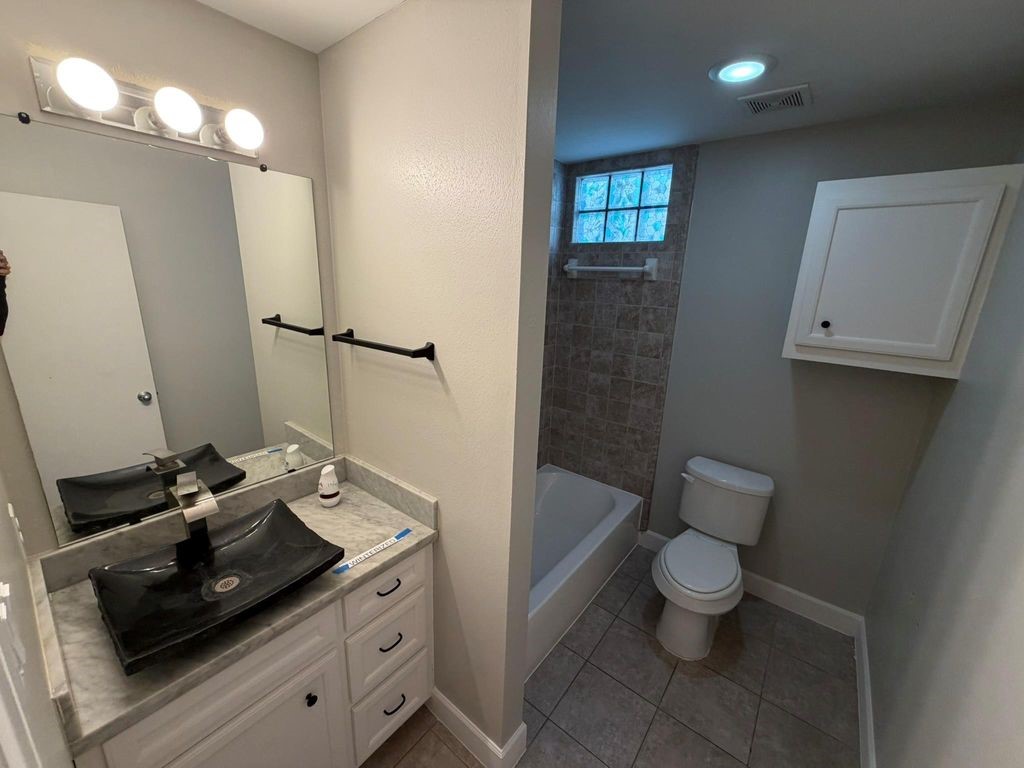 2710 Hullsmith Drive 701 Property Photo 6