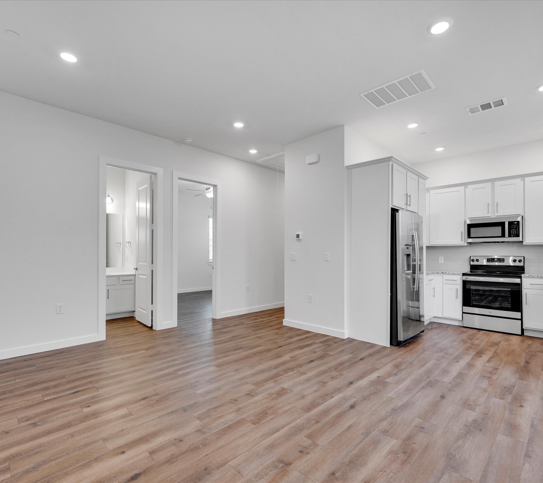 2709-302 Rockhill Road Property Photo 4