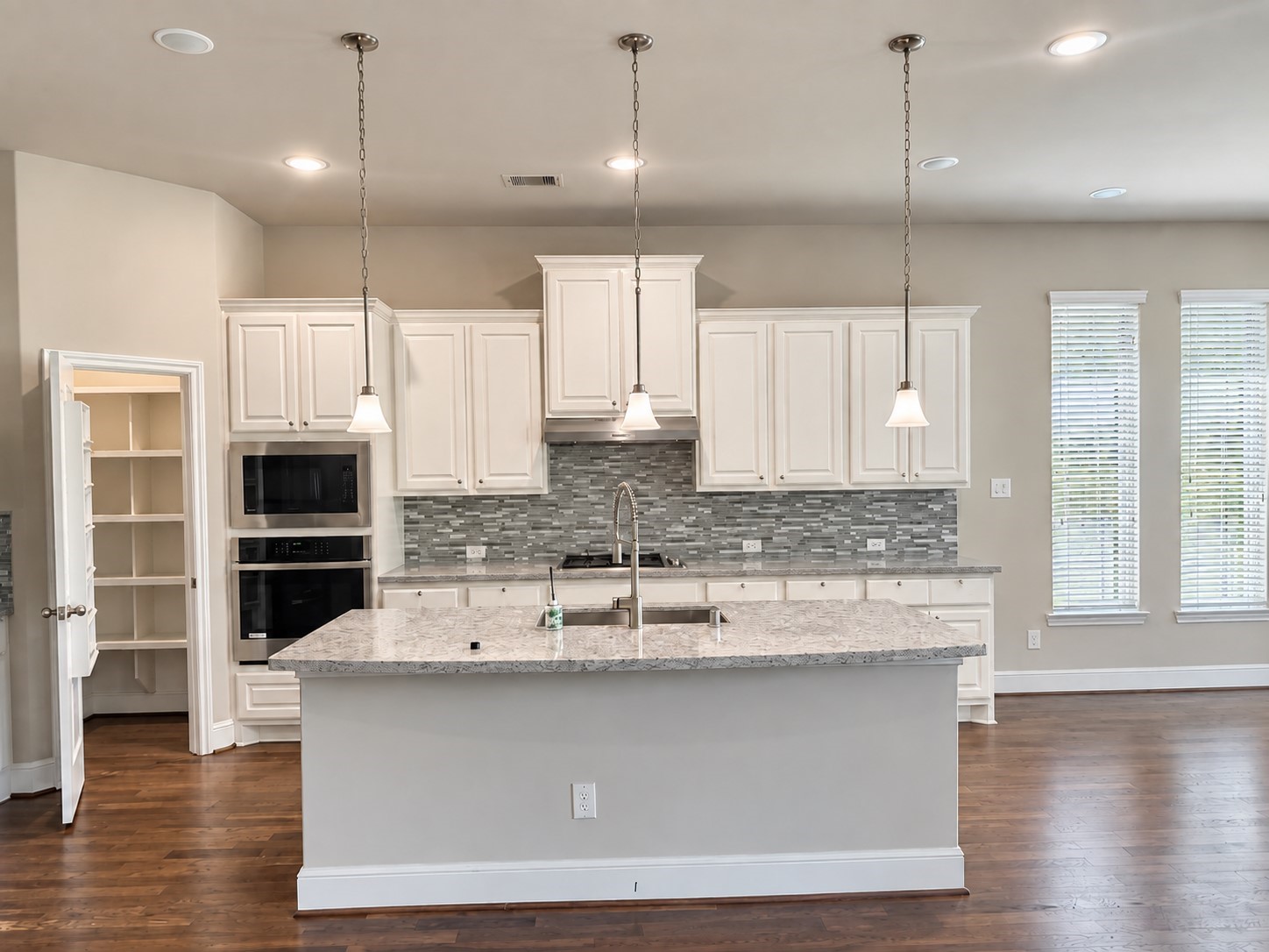 15707 Rock Squirrel Drive Property Photo 6