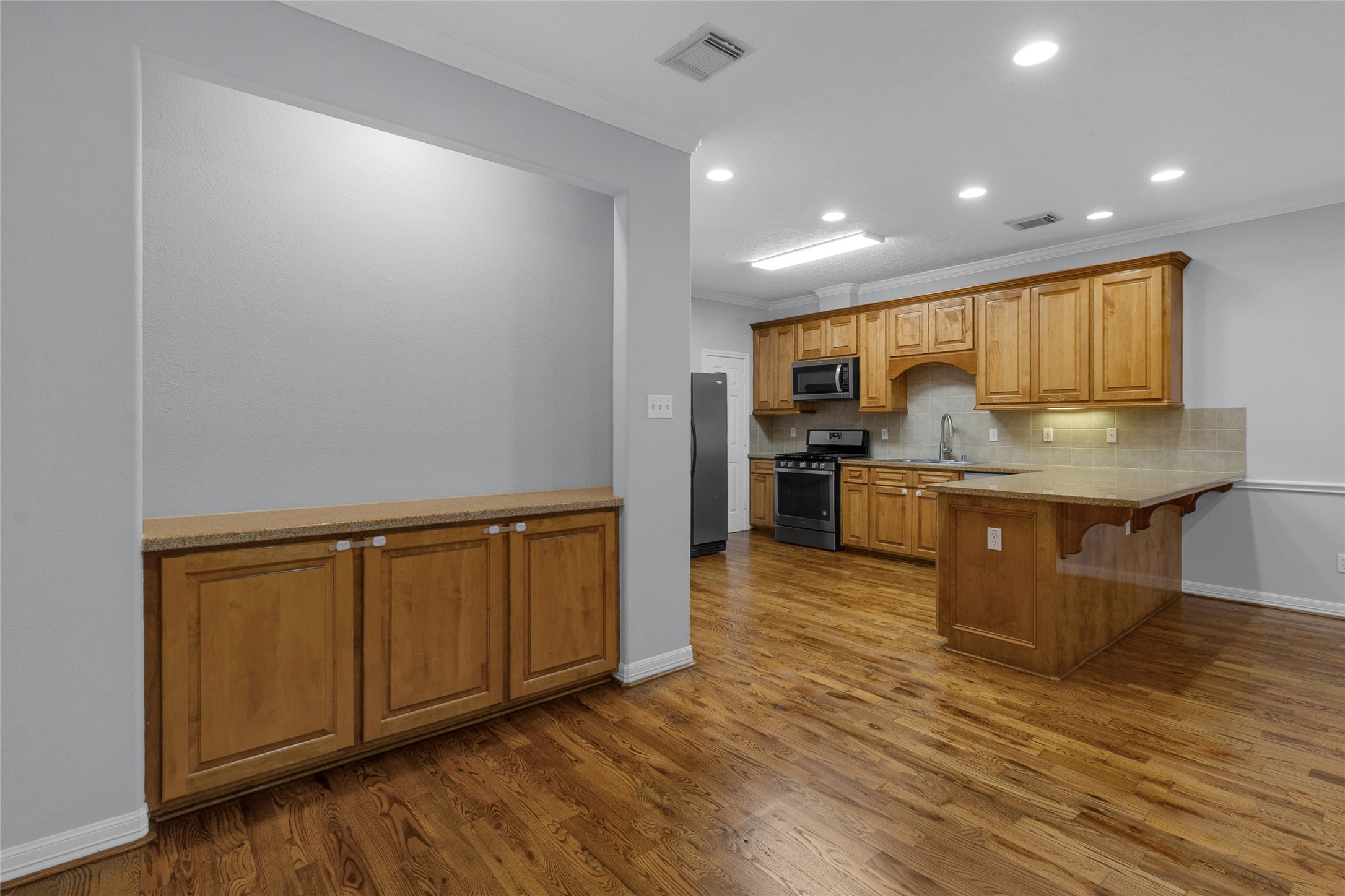 341 W 23rd Street Property Photo 8