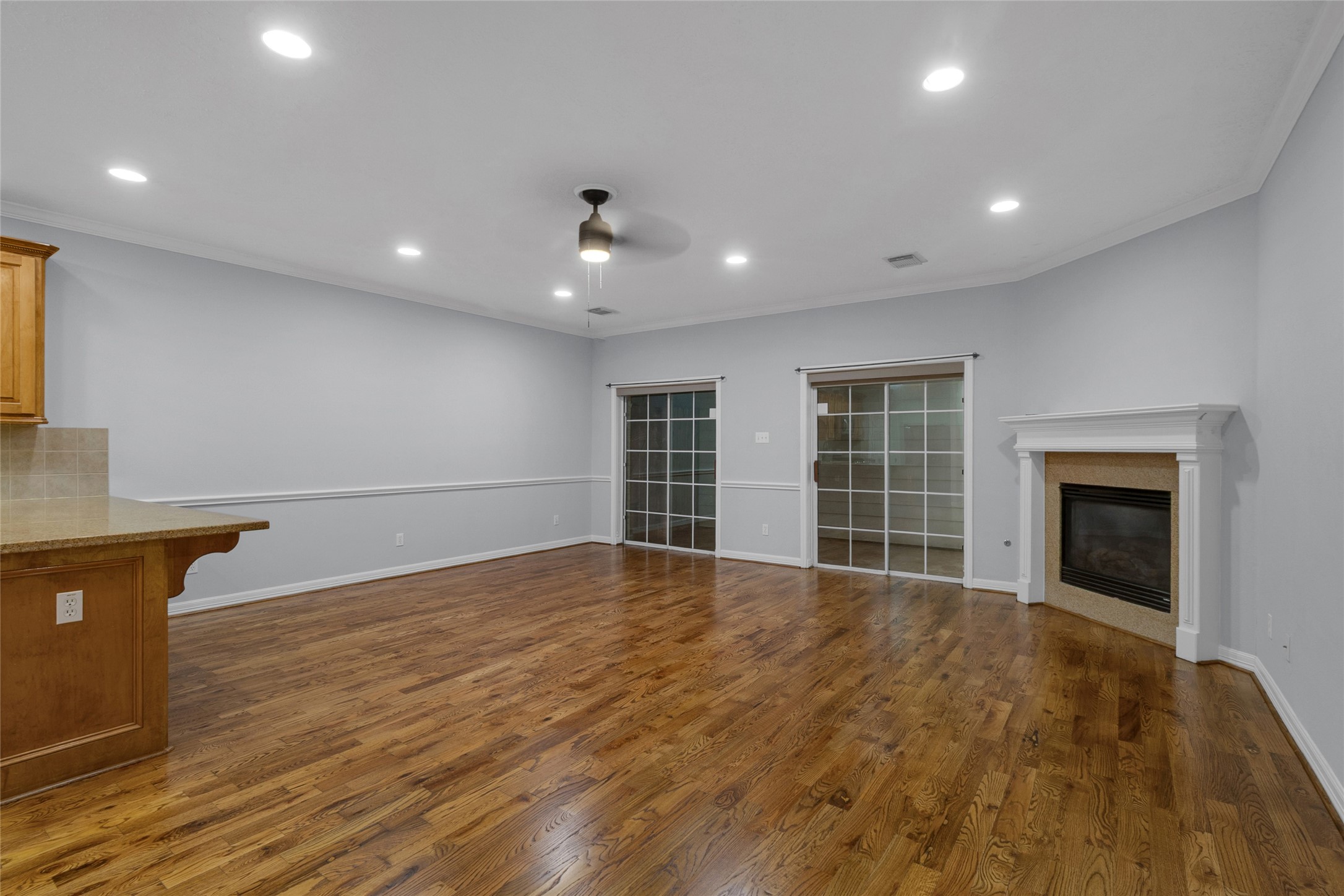 341 W 23rd Street Property Photo 9