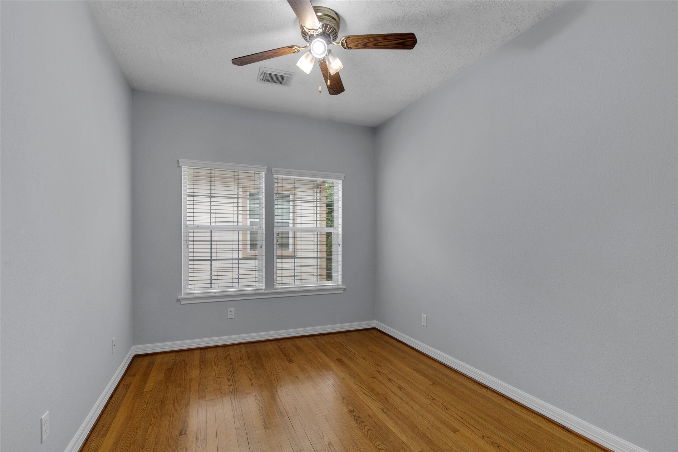 341 W 23rd Street Property Photo 14
